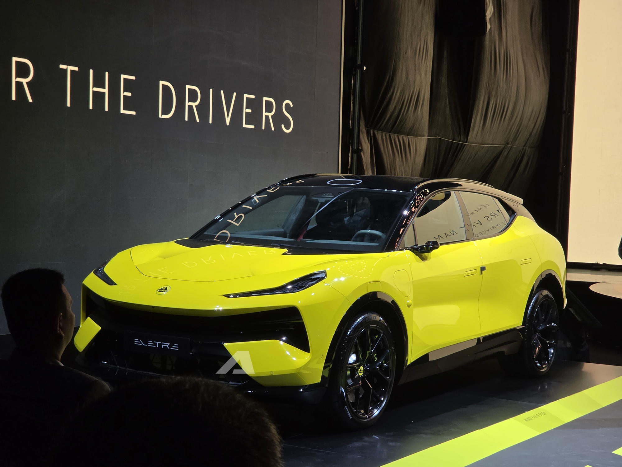 lotus eletre p 1