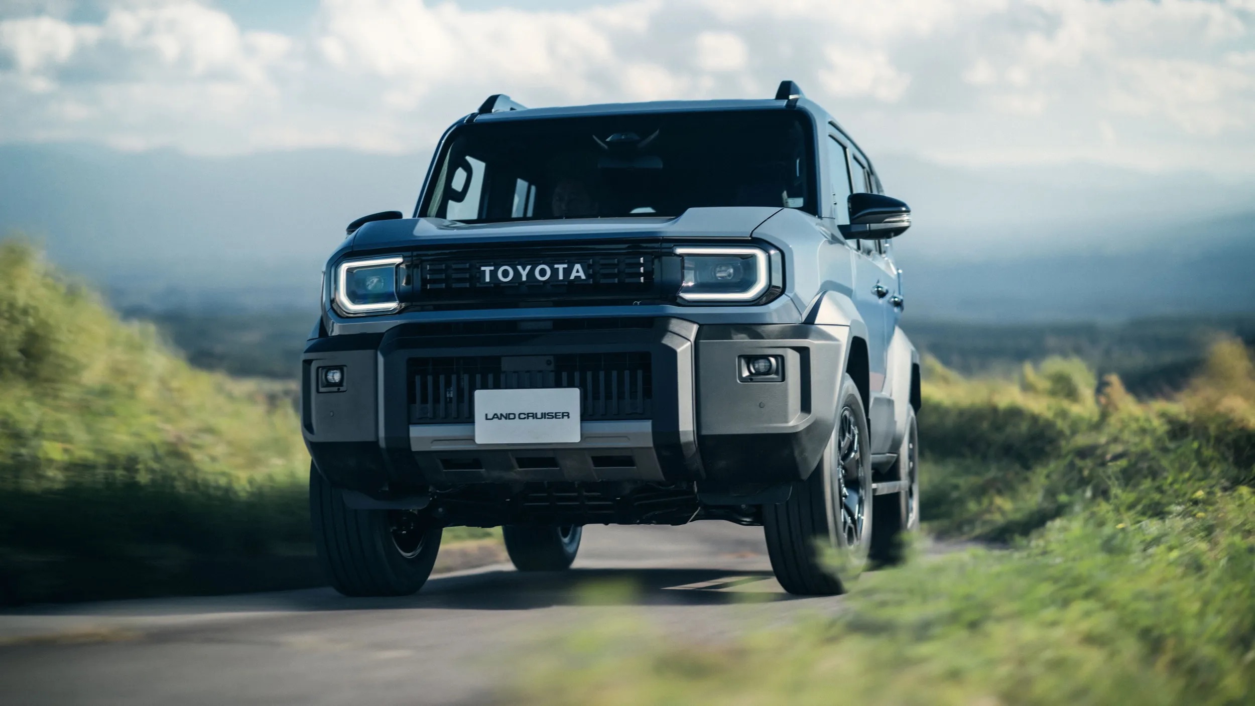 toyota land cruiser fj 2026 2