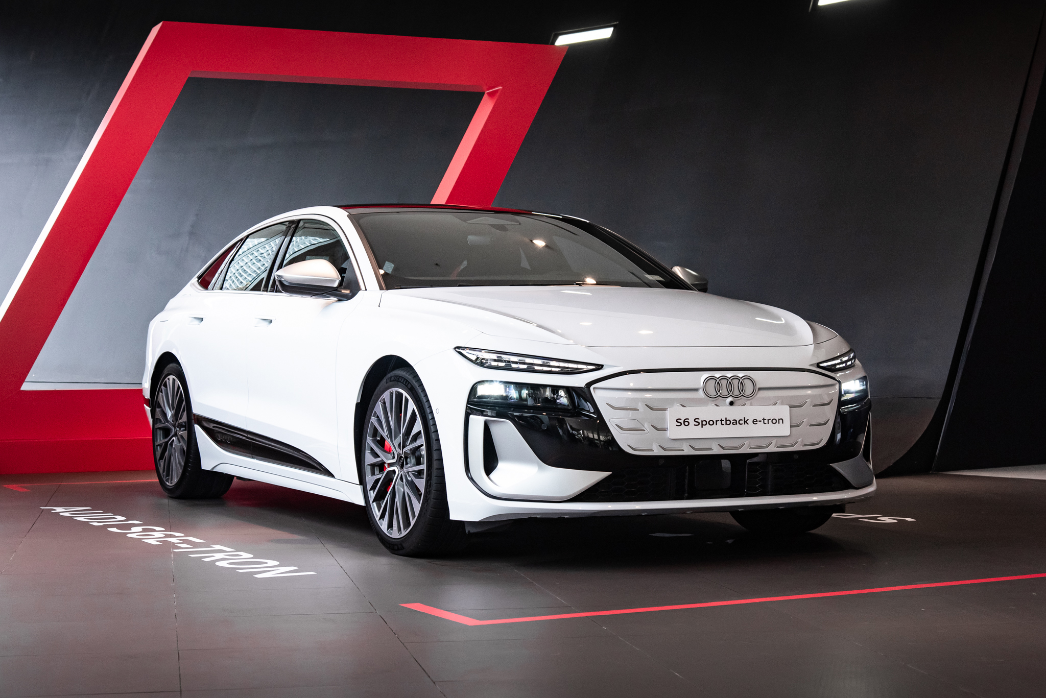 audi s6 sportback e tron6182