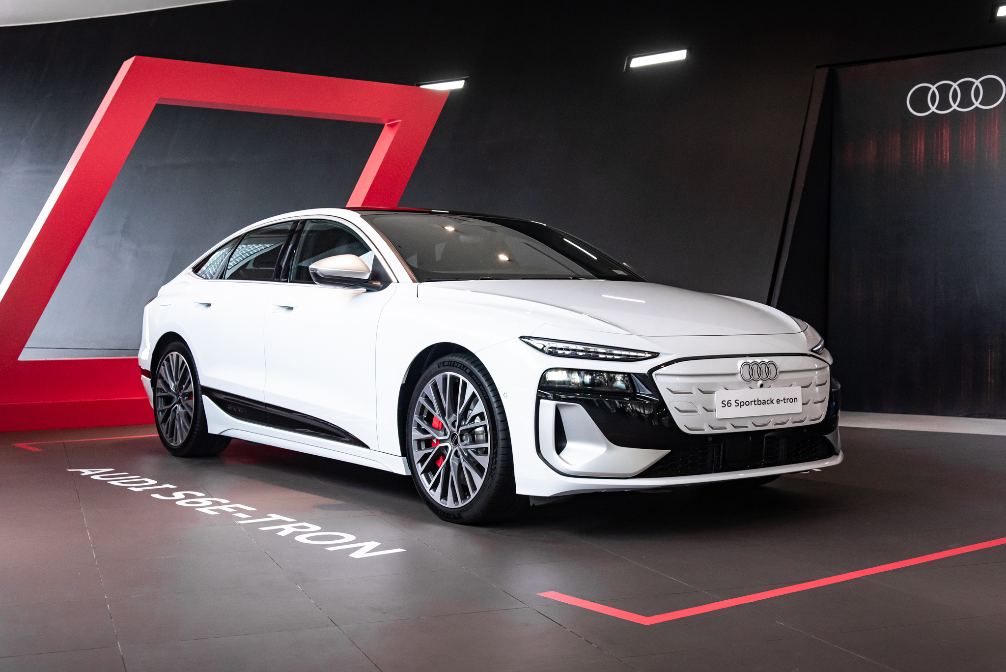 audi s6 sportback e tron6188