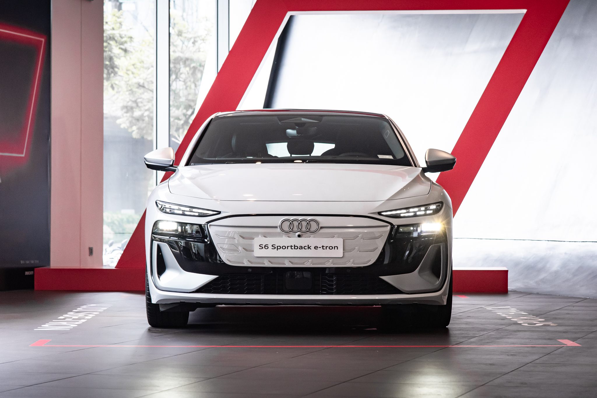 audi s6 sportback e tron6189