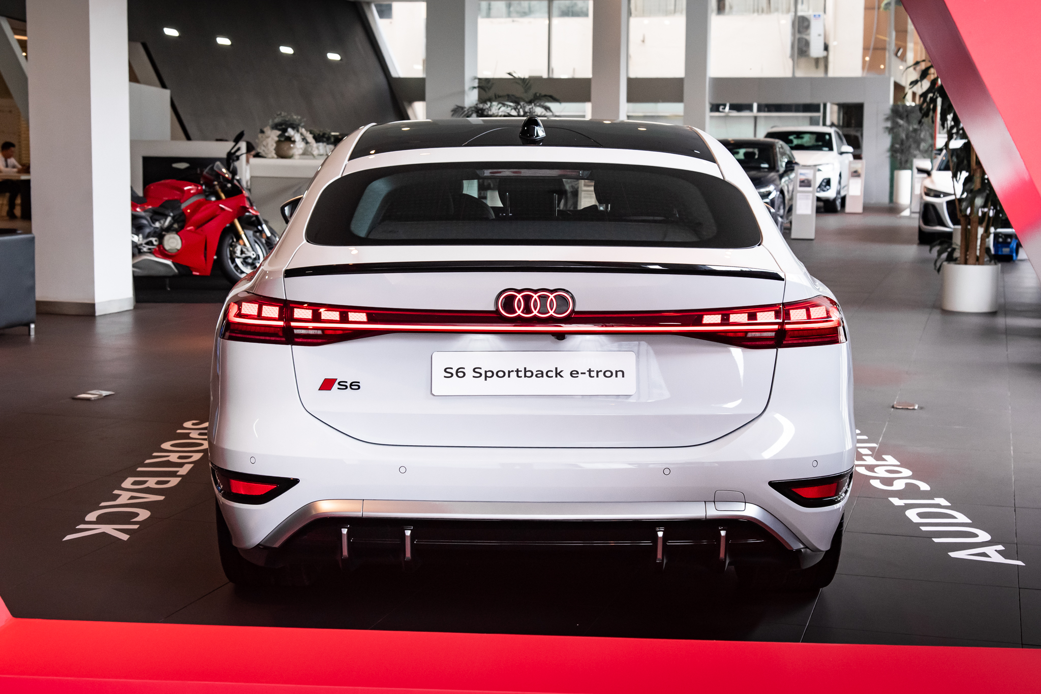 audi s6 sportback e tron6228