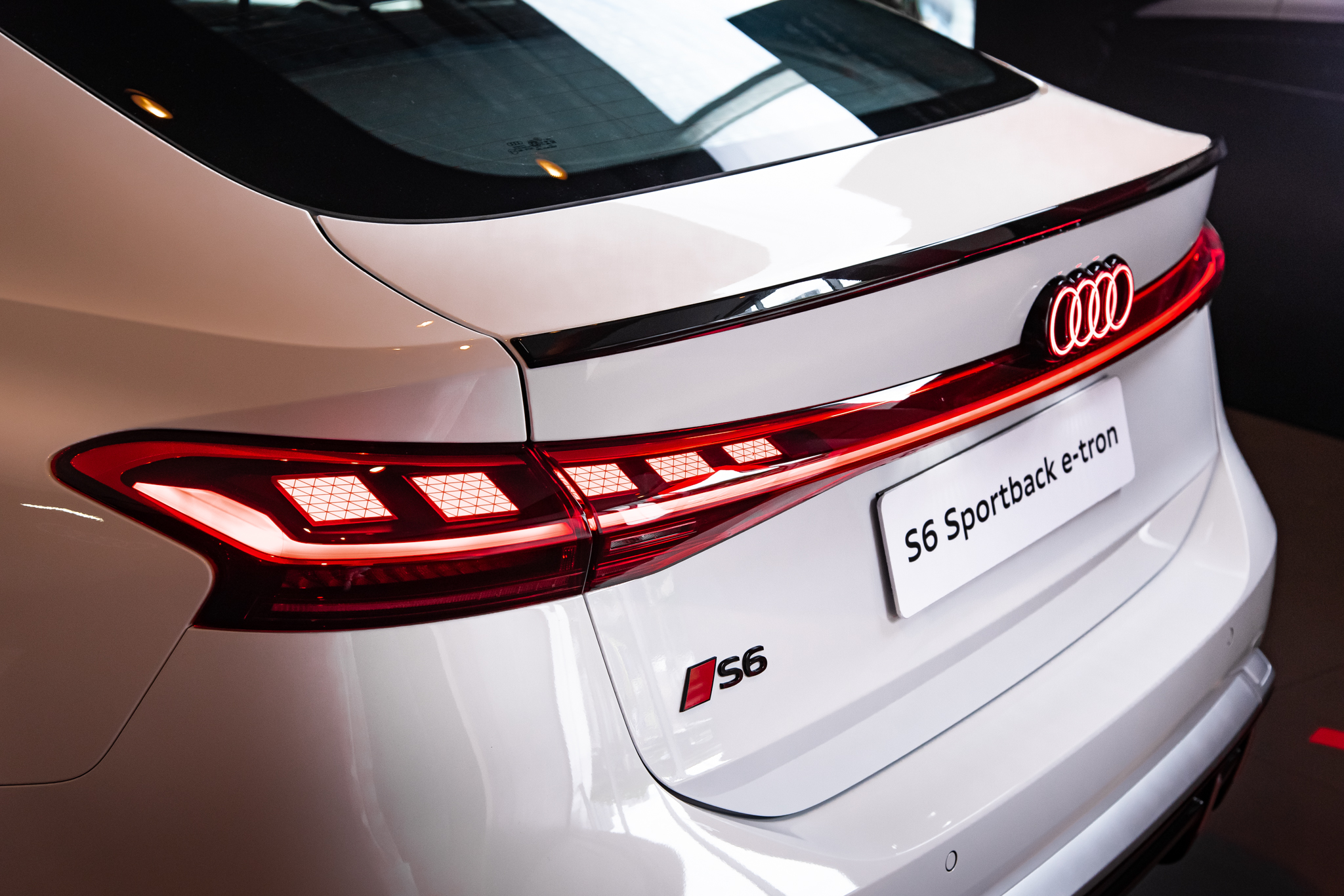 audi s6 sportback e tron6236