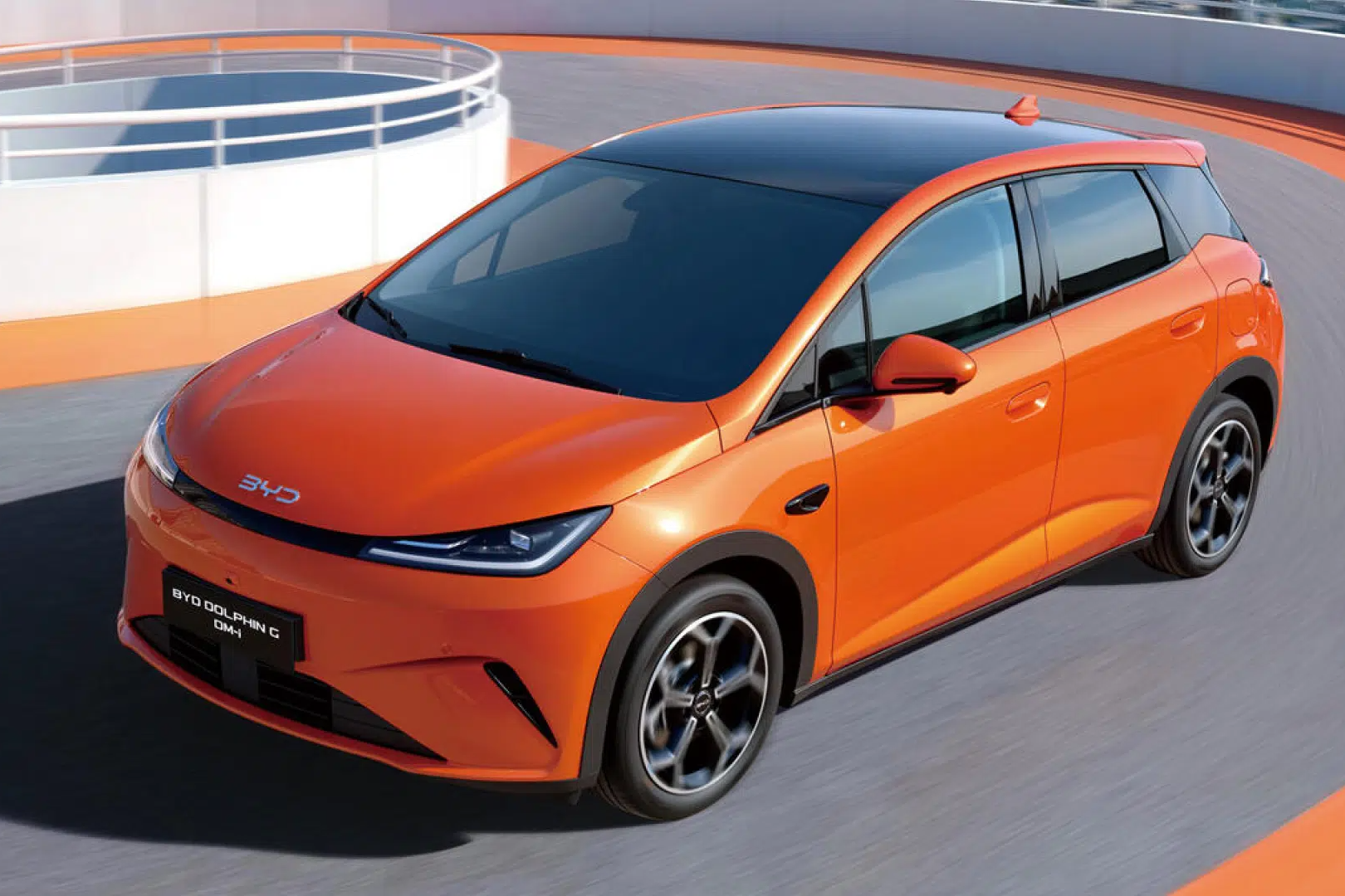 BYD Dolphin vừa ra mắt Việt Nam nay có thêm bản hybrid, sạc đầy đi được 1.000 km, khách Việt muốn mua phải chờ khá lâu