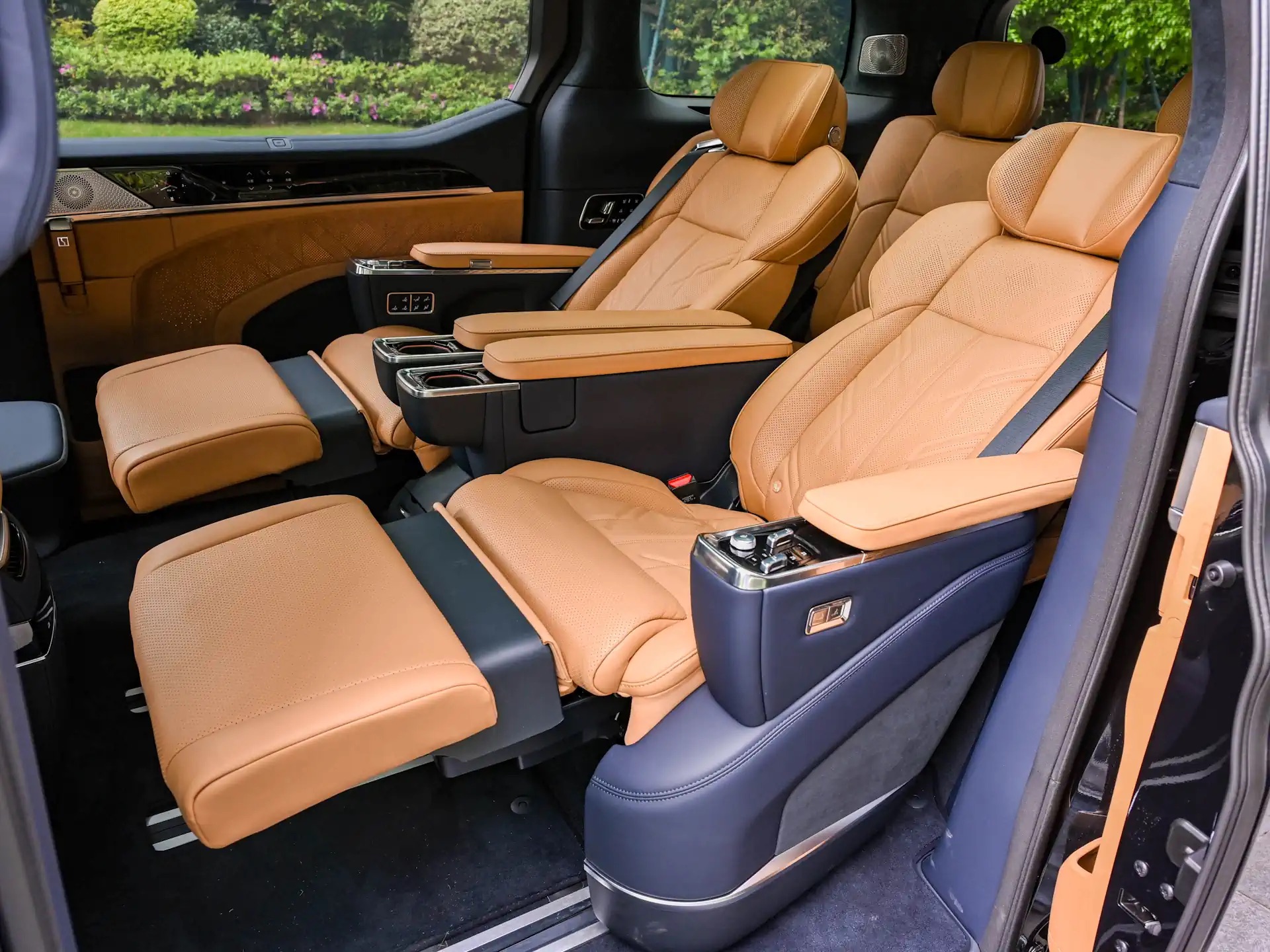 zeekr 009 2026 ve viet nam autopro 12