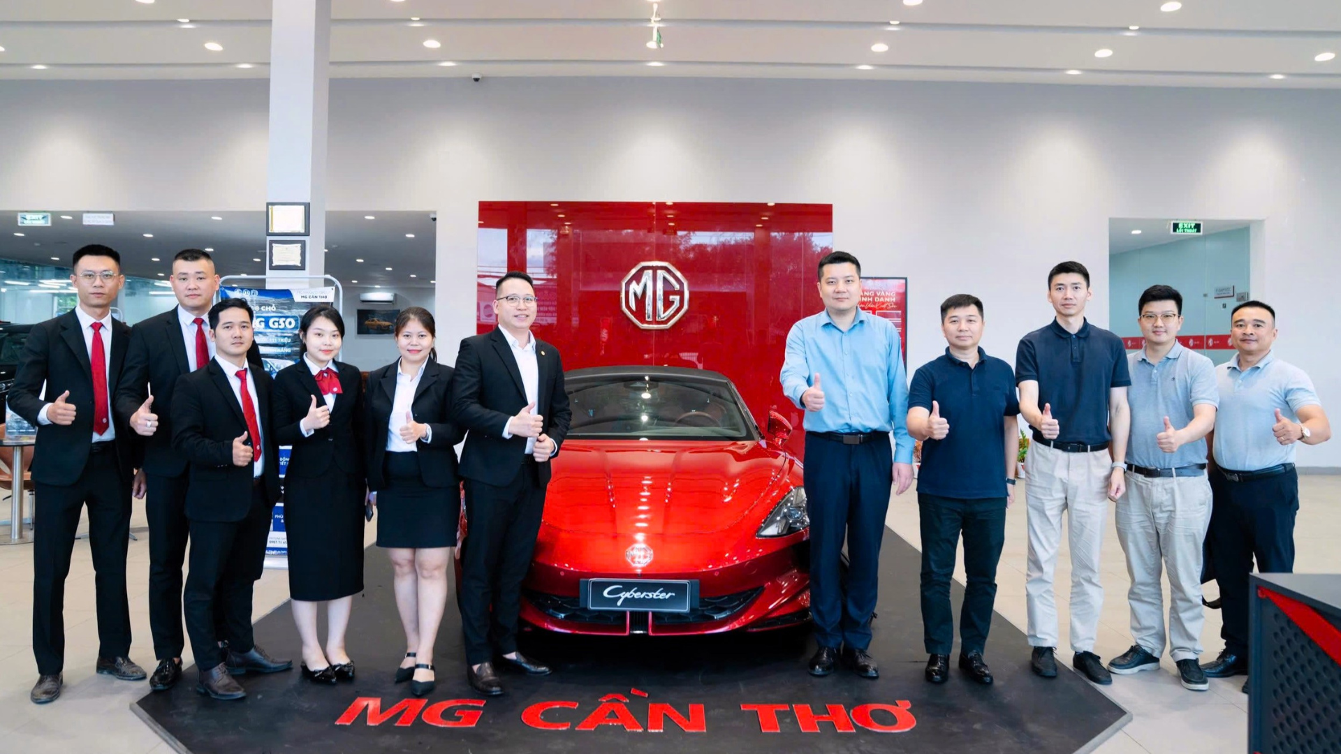 2 ong tang donghui nguoi thu 5 tu phai qua chia se mg viet nam se tiep tuc day manh viec lam phong phu danh muc san pham dua ve cac dong xe chat luong cao voi cong nghe tien tien nh