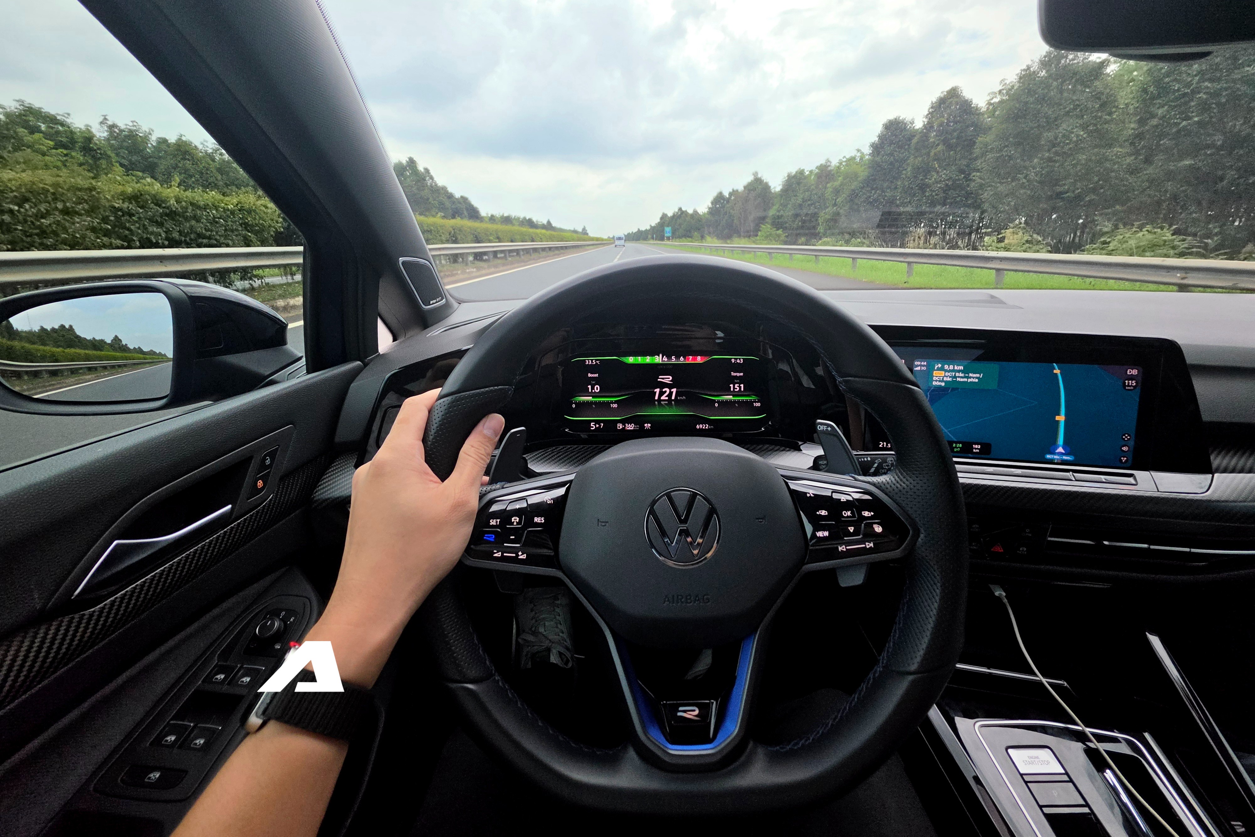volkswagen golf r 1