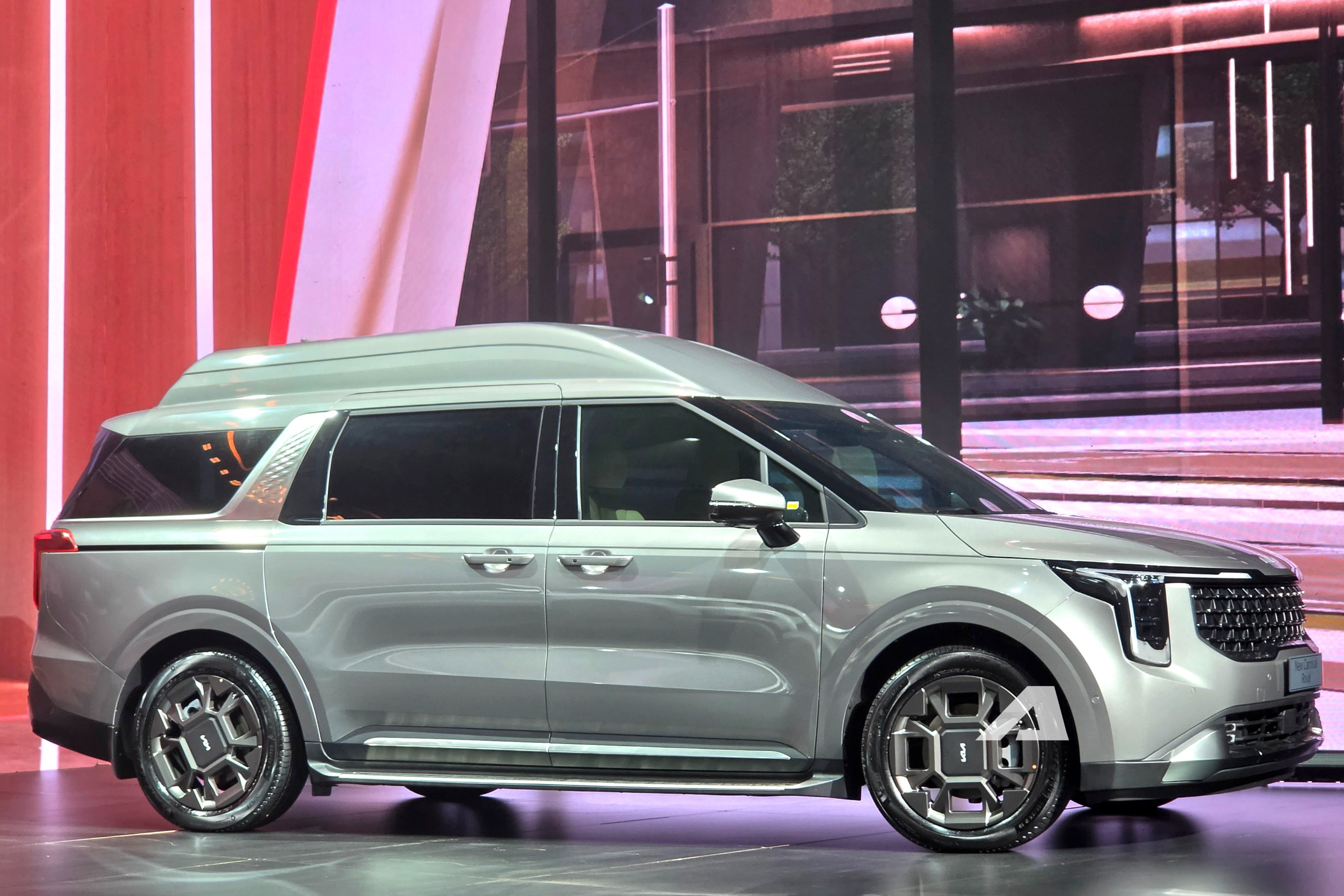 kia carnival royal 1