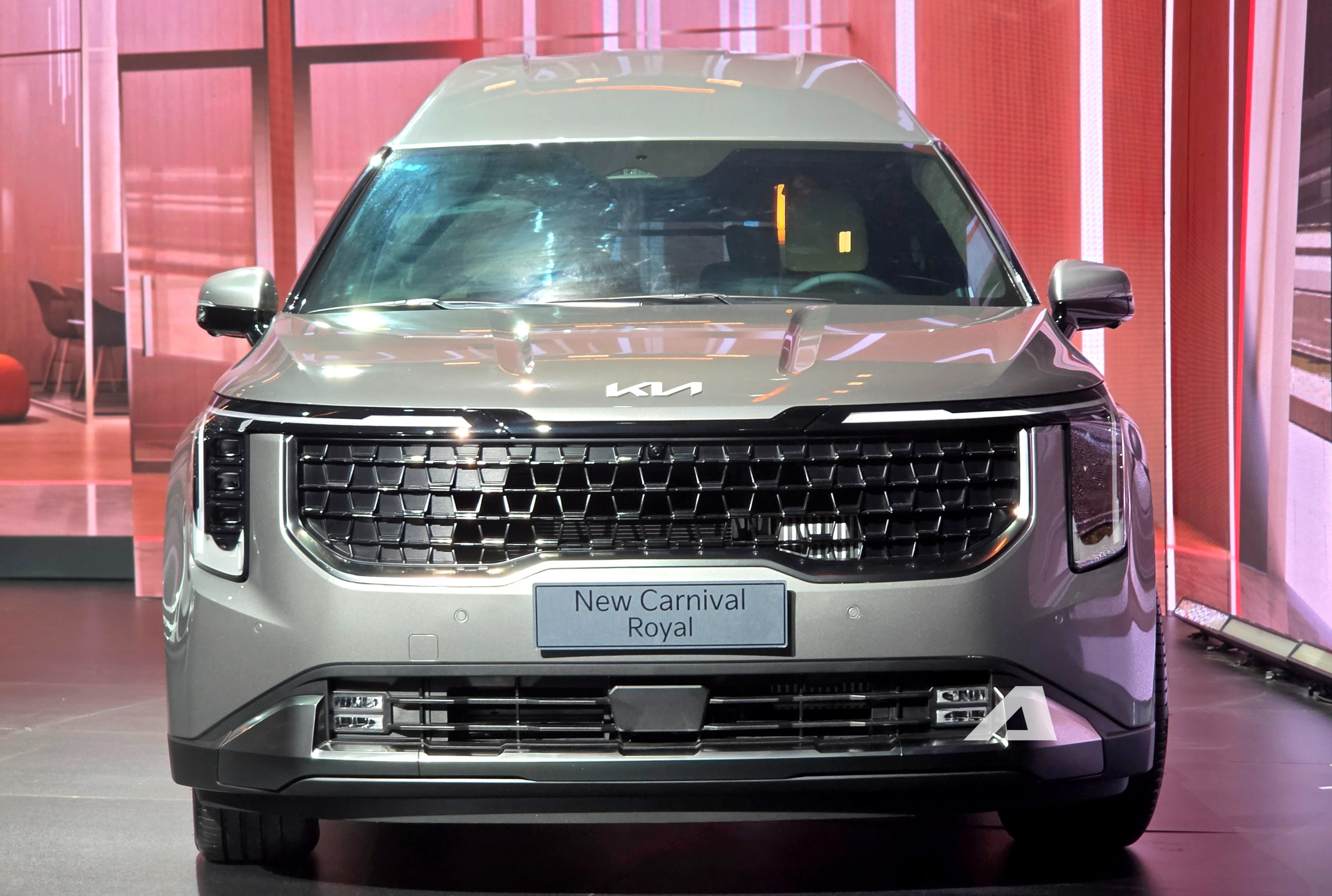 kia carnival royal 2
