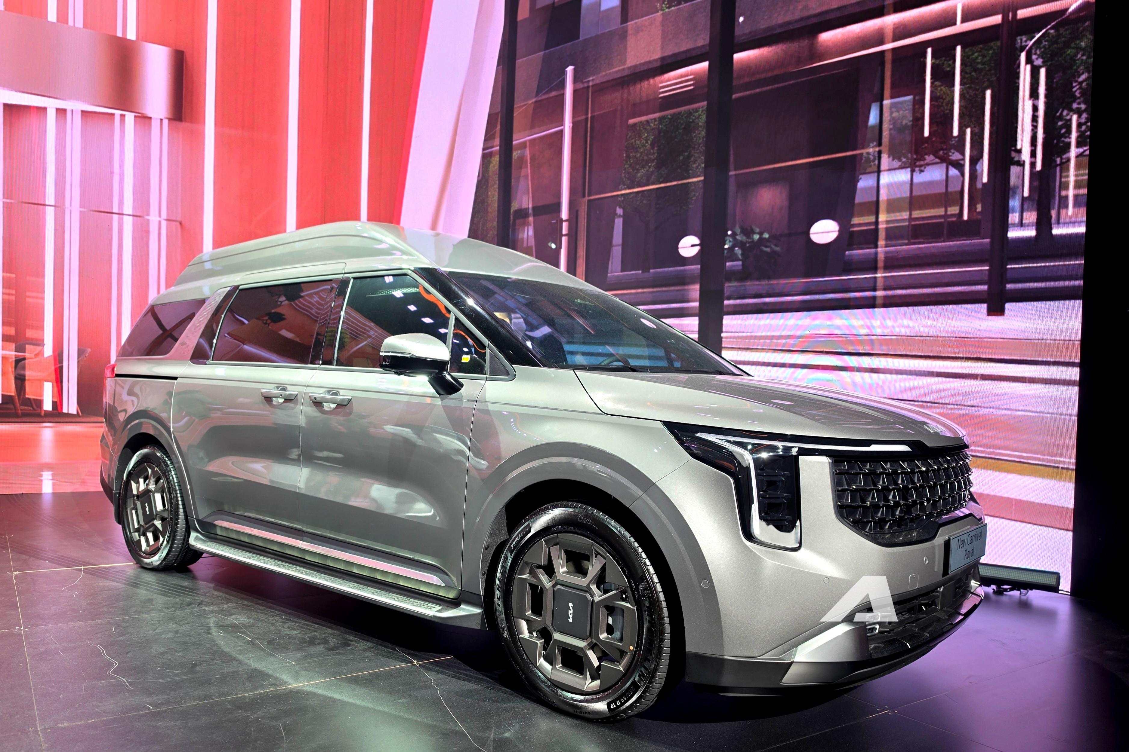 kia carnival royal 3