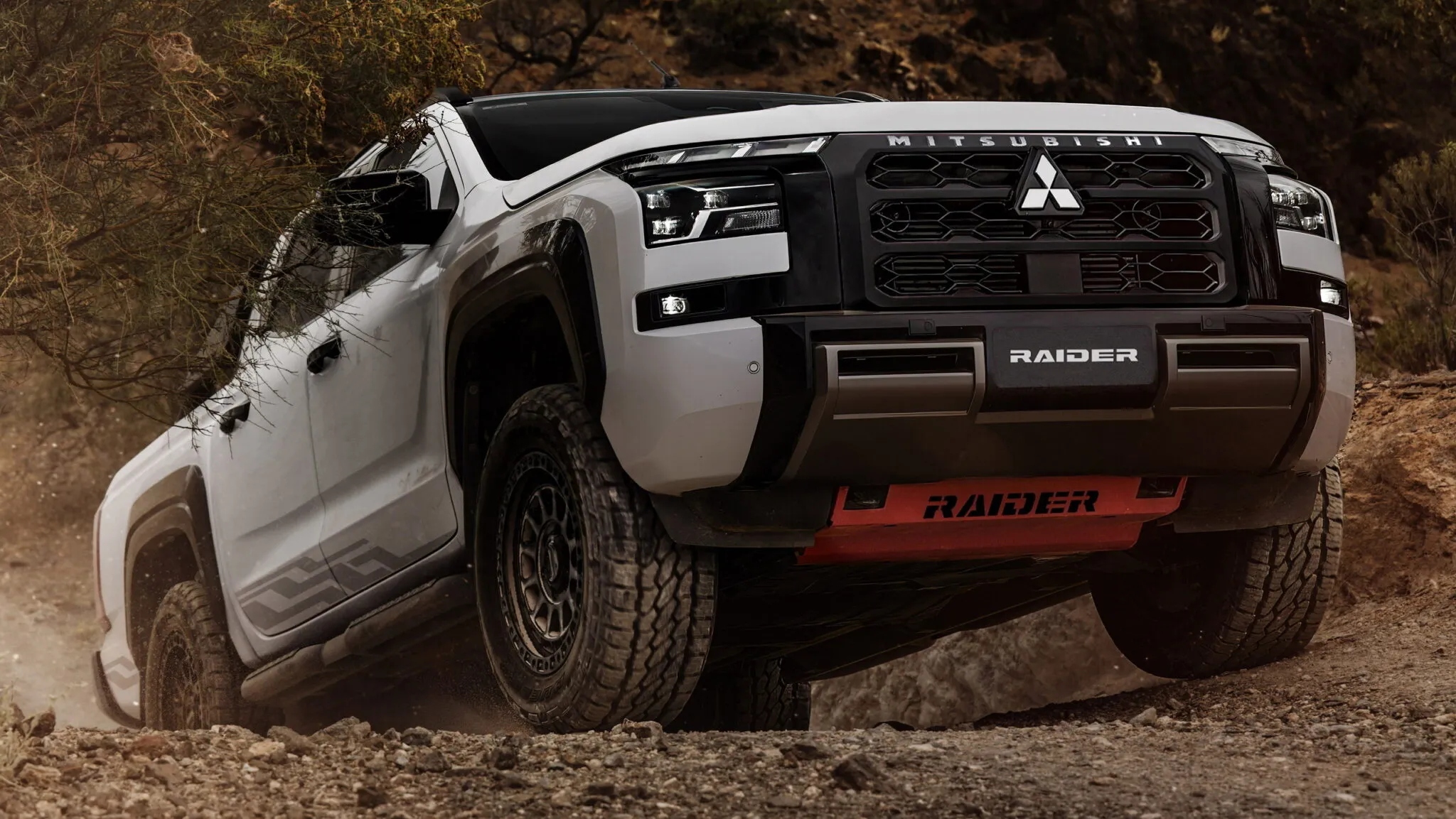 mitsubishi triton raider 1