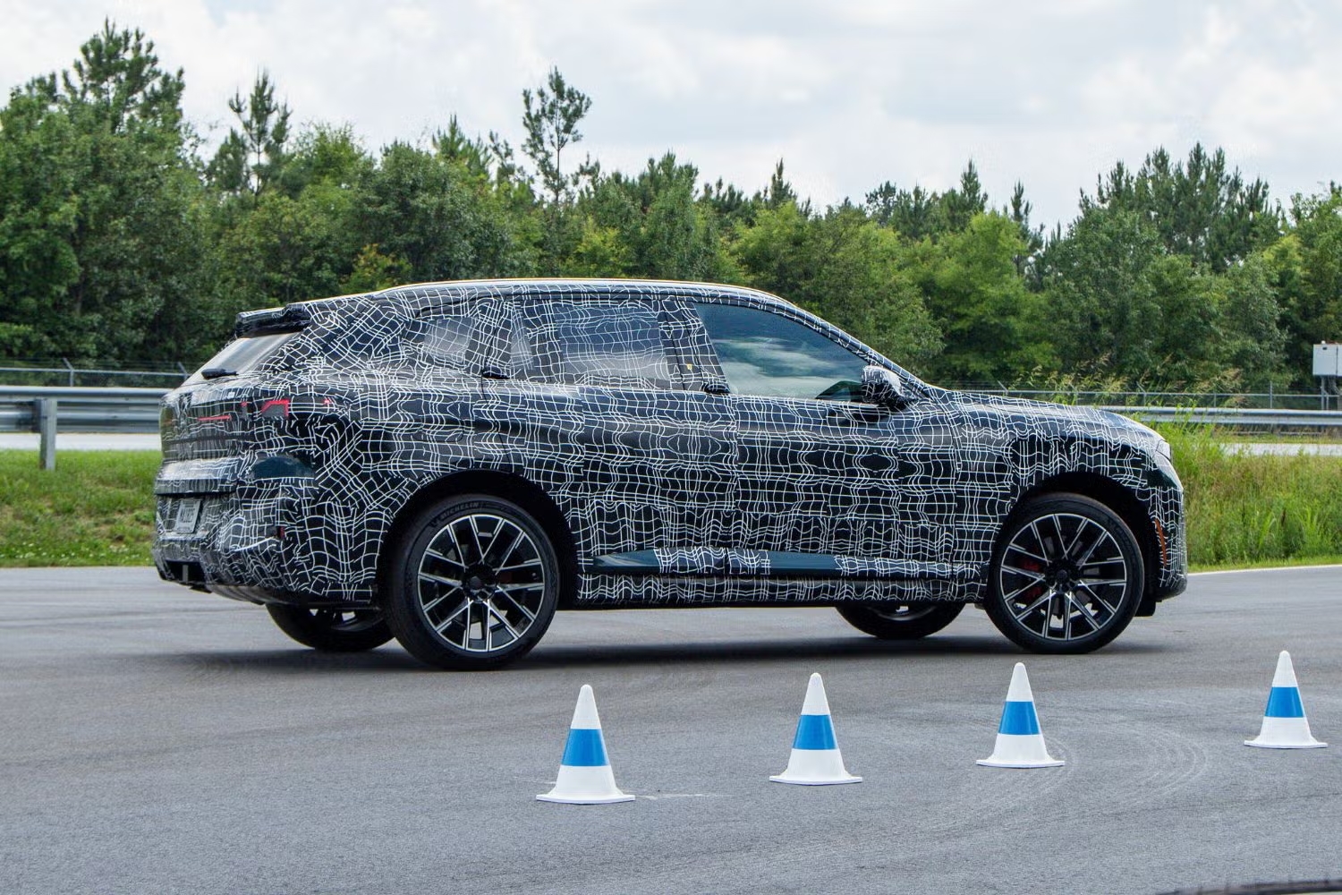 bmw x5 chay thu 4