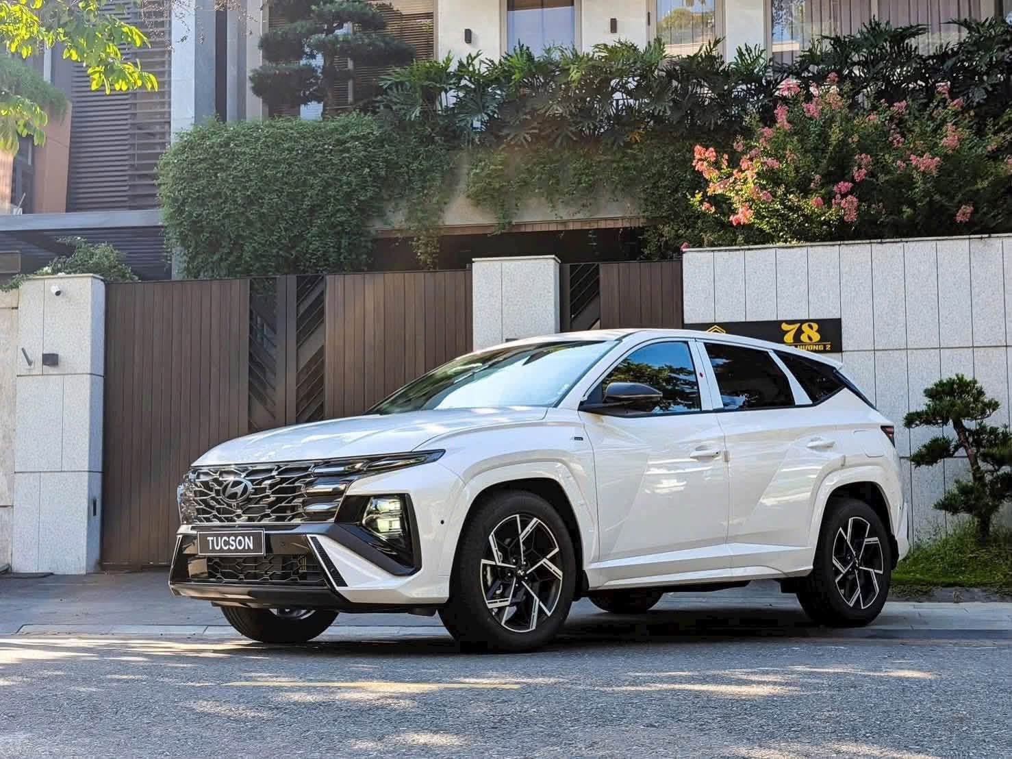 hyundai tucson 1