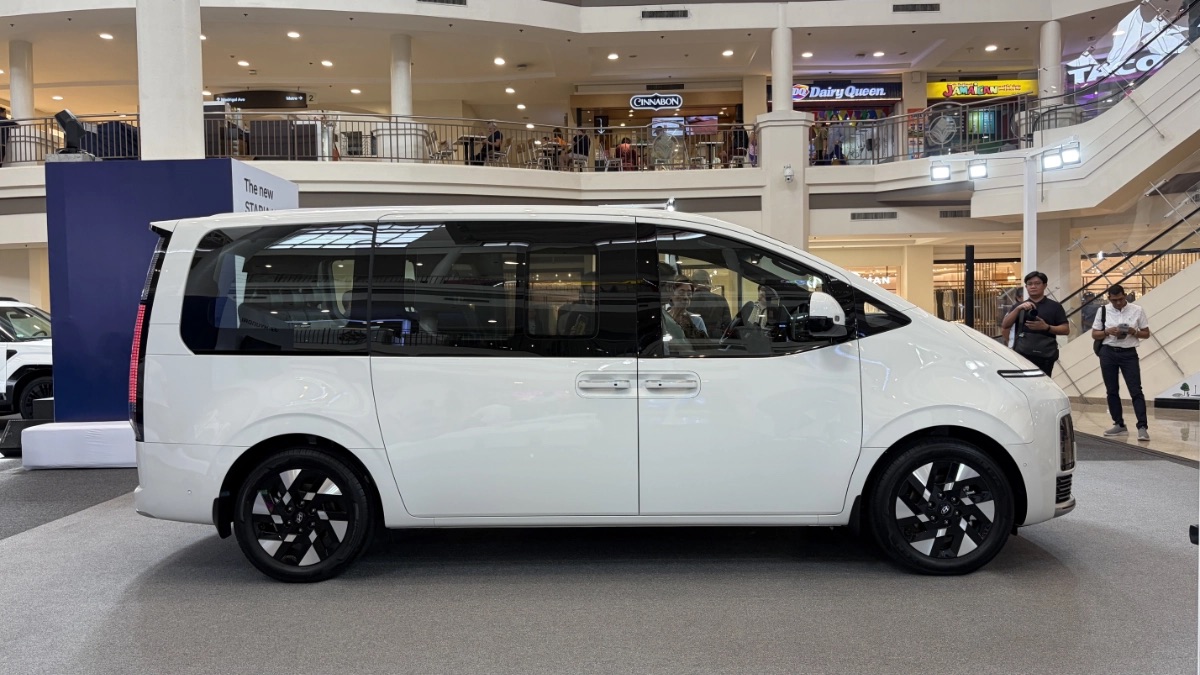 hyundai staria hybrid 18 1783640251