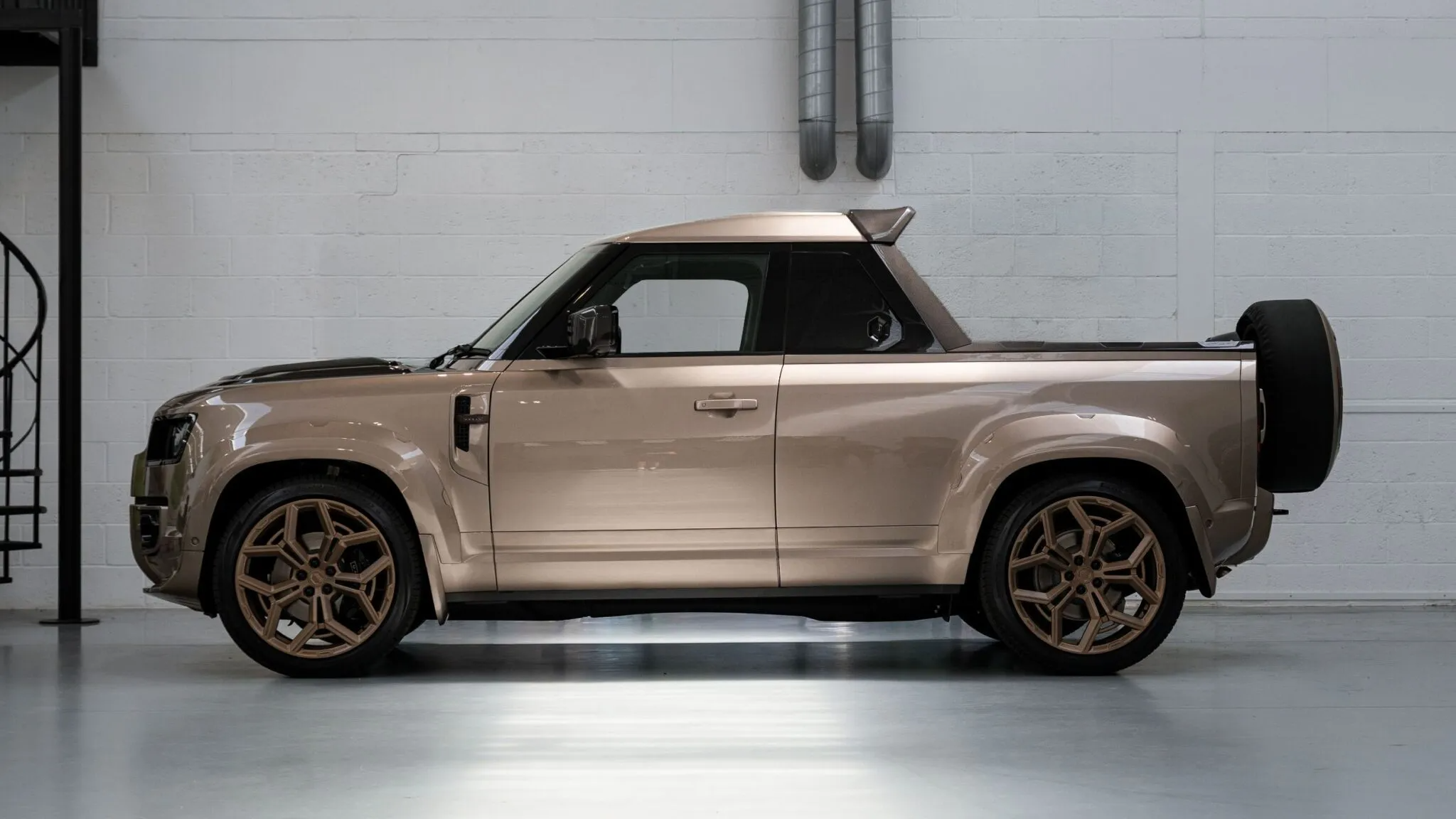 urban automotive land rover defender avontur 2 copy 2048x1152