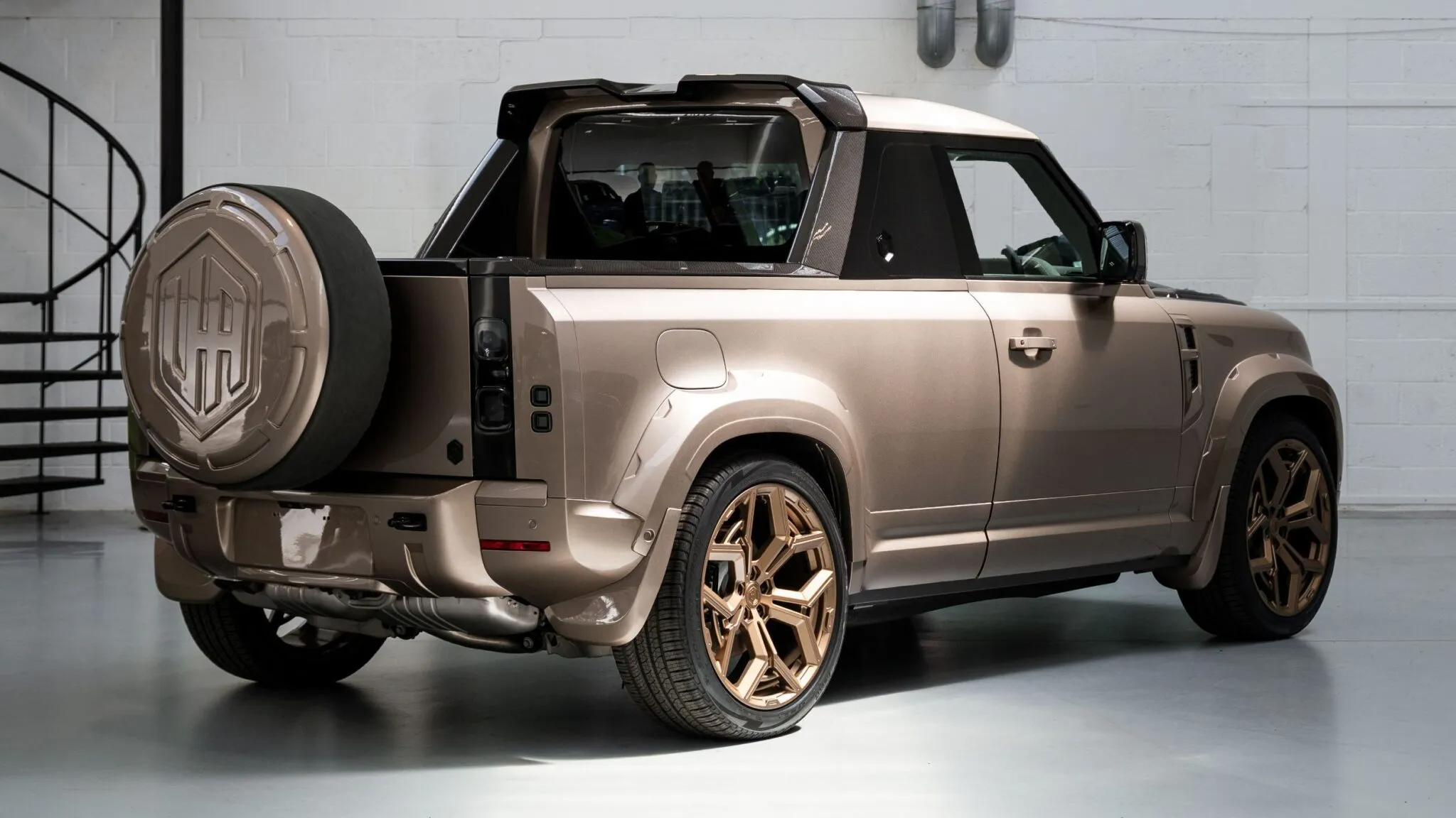 urban automotive land rover defender avontur 3 copy 2048x1152