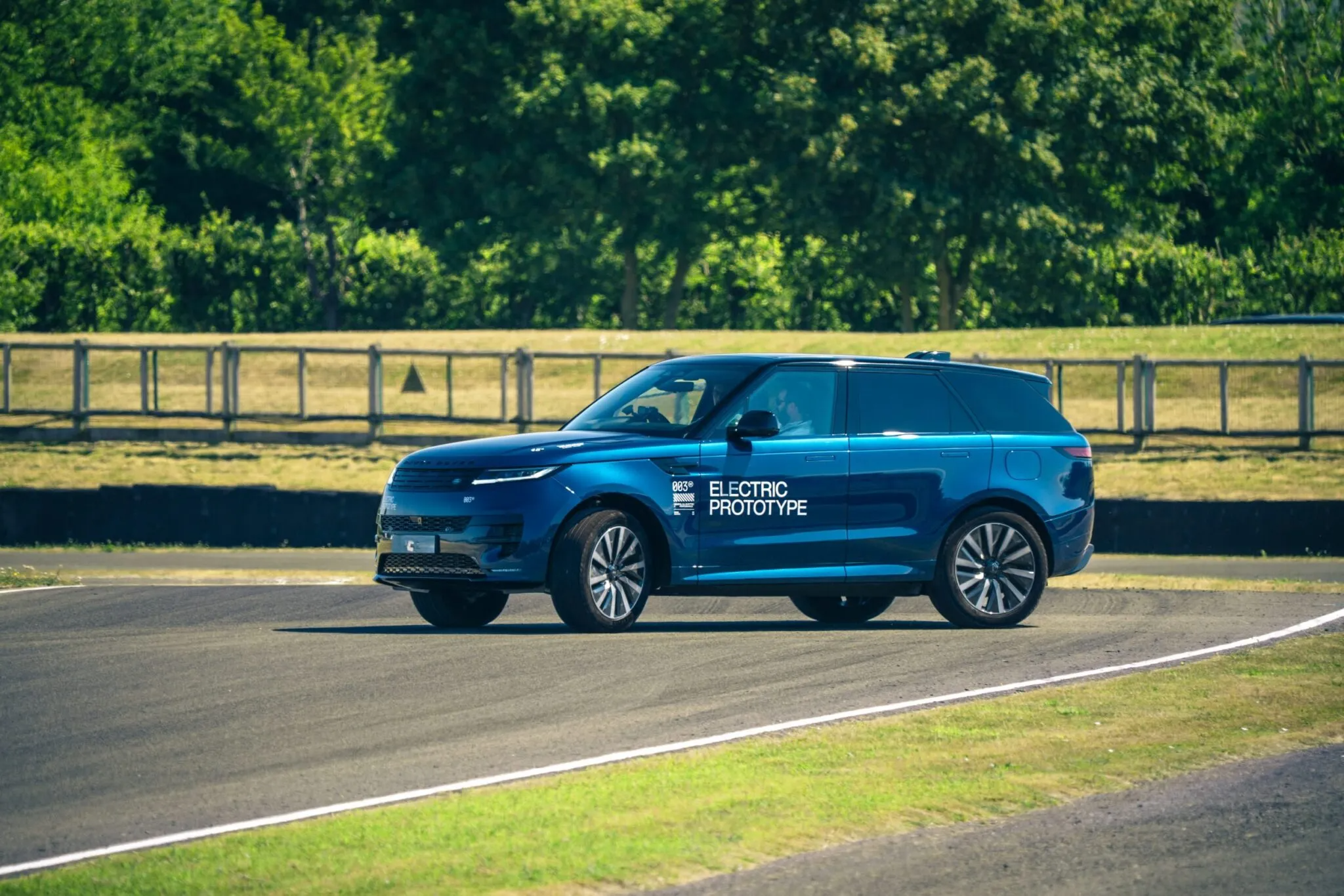 range rover sport electric prototype goodwood 15 2048x1366