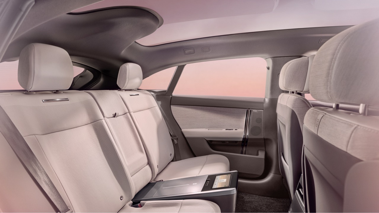 rrgtinteriorrear seats large