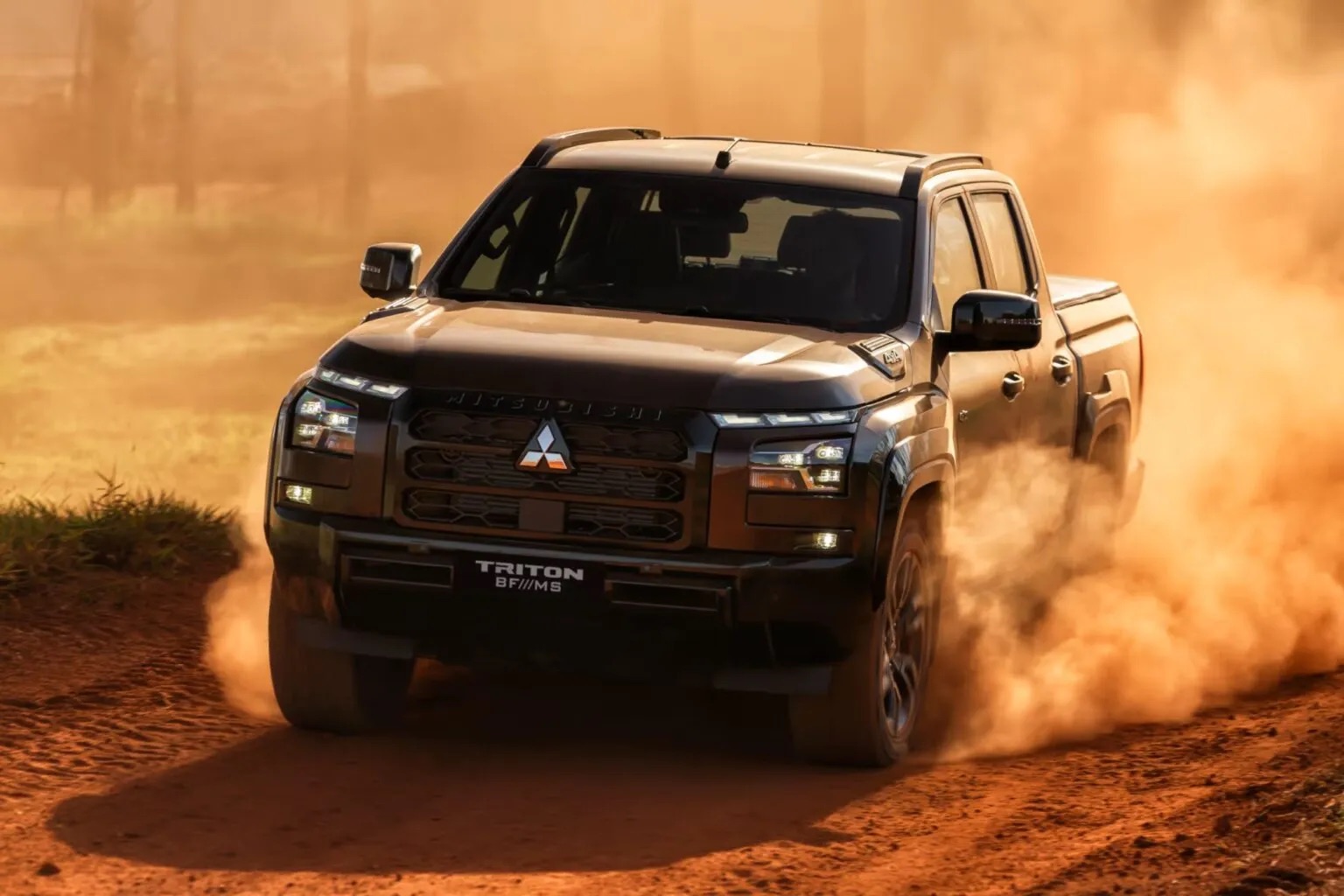 mitsubishi triton ban moi 5