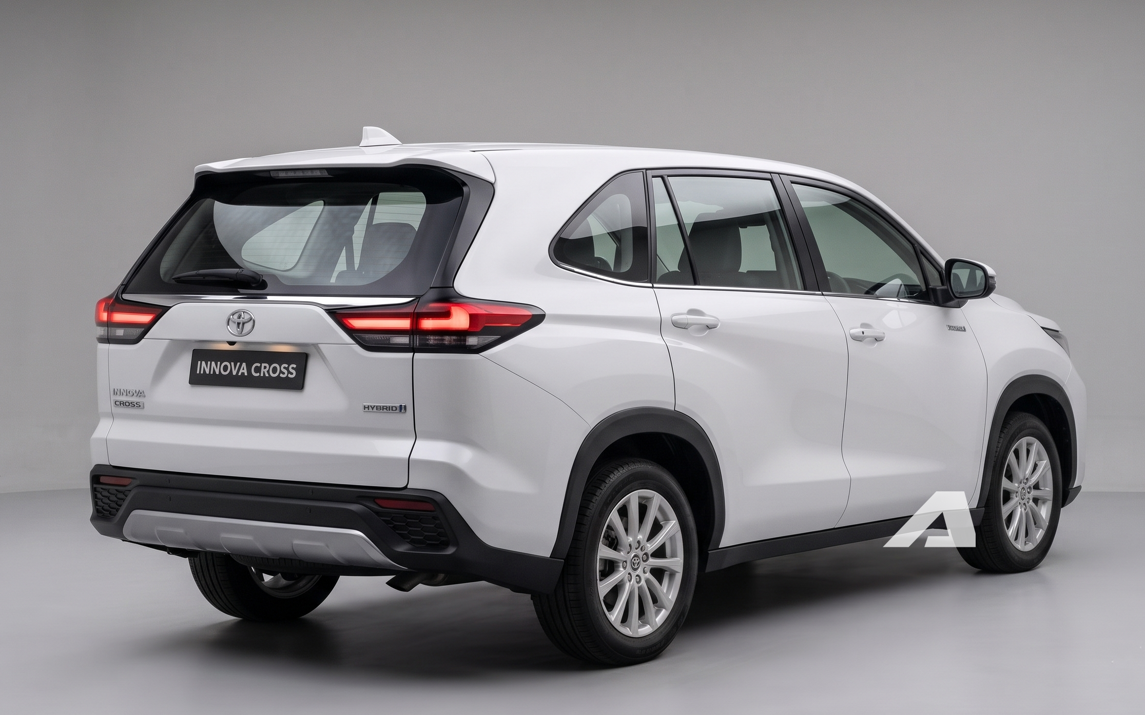 toyota innova cross 1