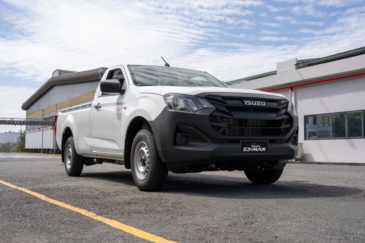 phan dau xe ke thua ngon ngu thiet ke dac trung cua isuzu d max voi nhung duong net sac gon manh me large