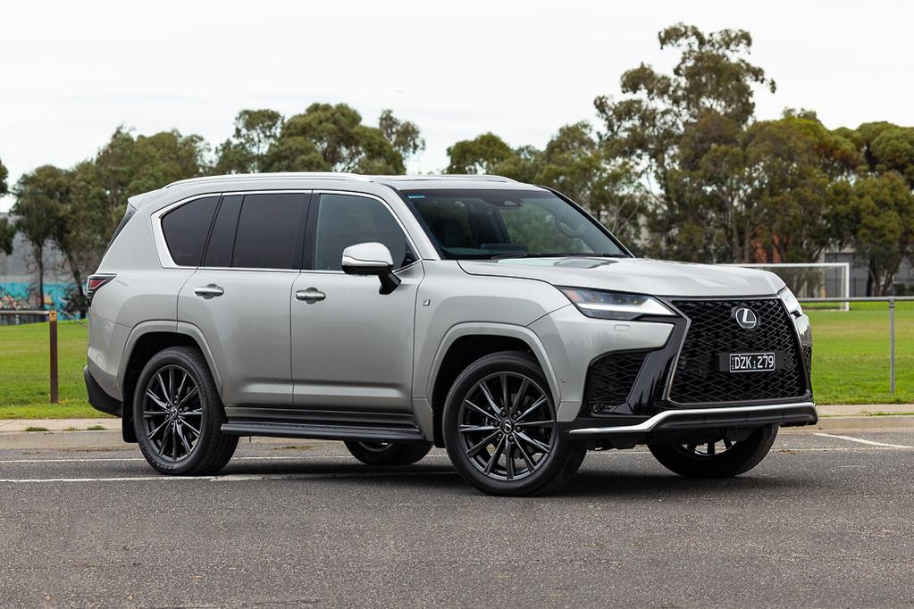 2026 lexus lx700h 01