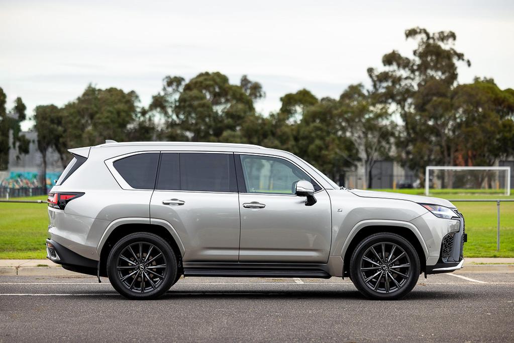 2026 lexus lx700h 03