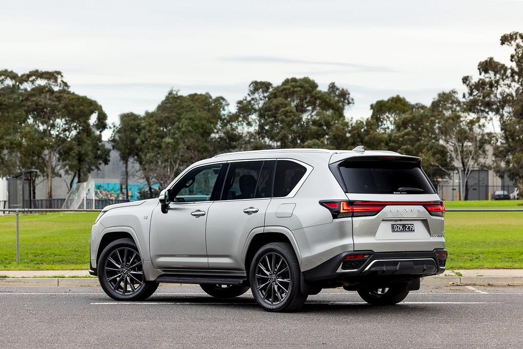 2026 lexus lx700h 04
