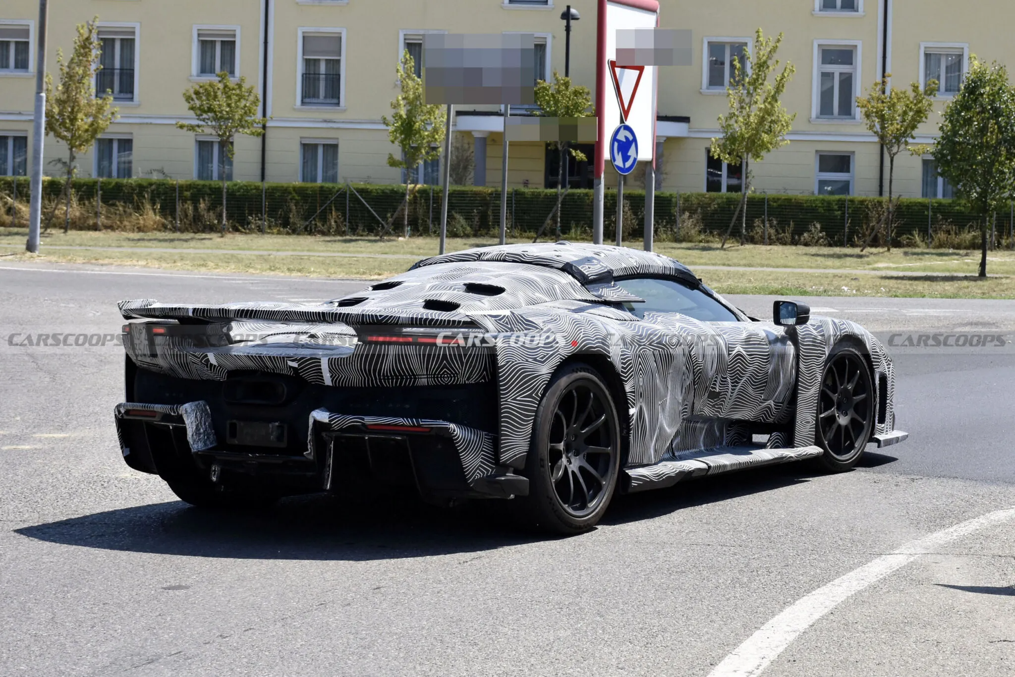 ferrari f80 aperta 730 10 2048x1366