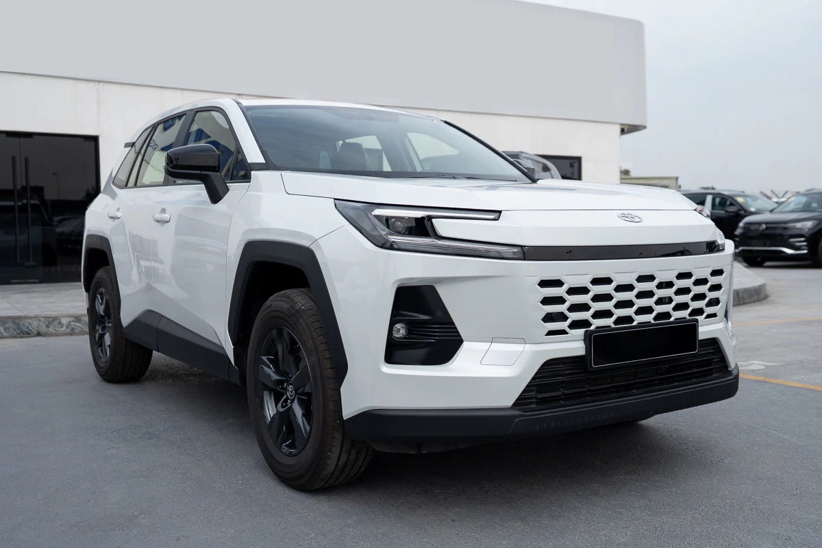 toyota rav4 le 4x4 hev 25l automatic transmission petrol 2026 white 3d2dbc530 5764 49df 9336 17411df29bd8