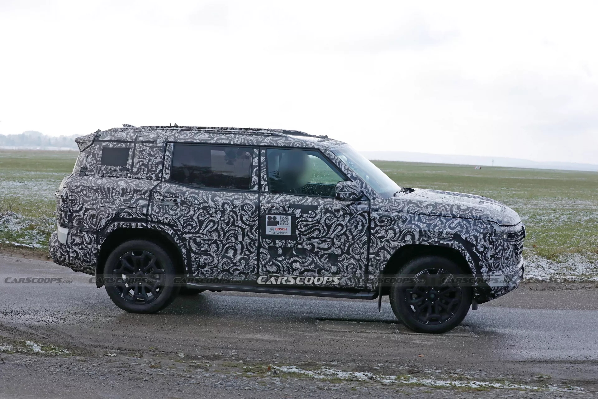 mitsubishi pajero chay thu 2