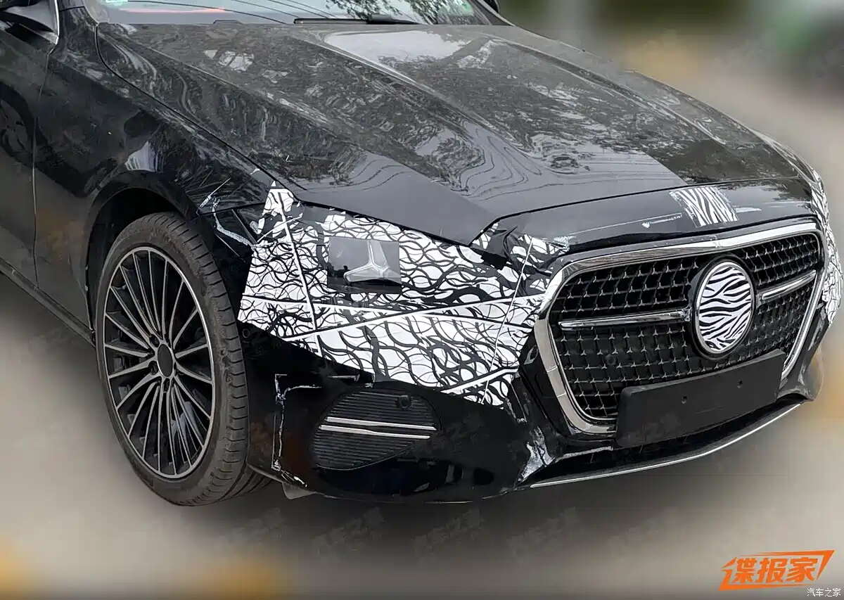 2027 mercedes benz c class facelift spyshot 3 1200x853