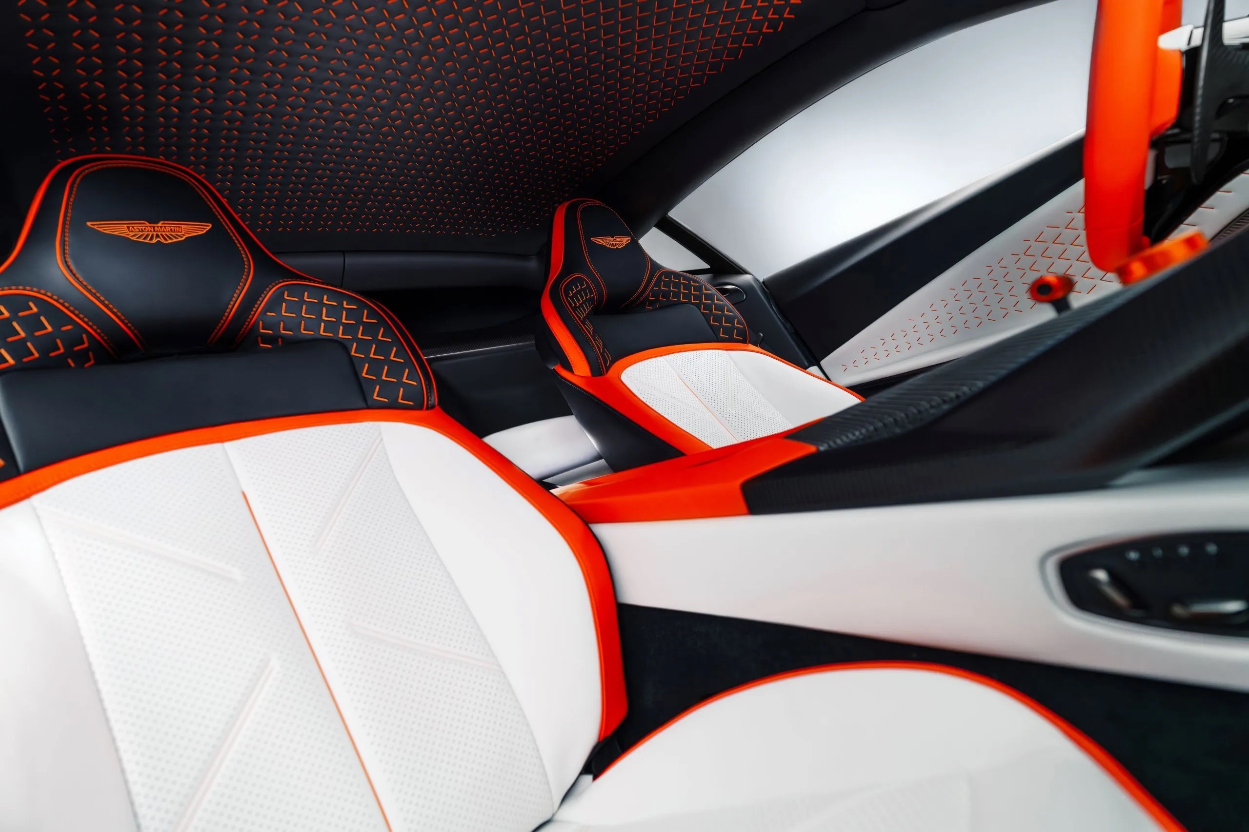 aston martin valen new 09