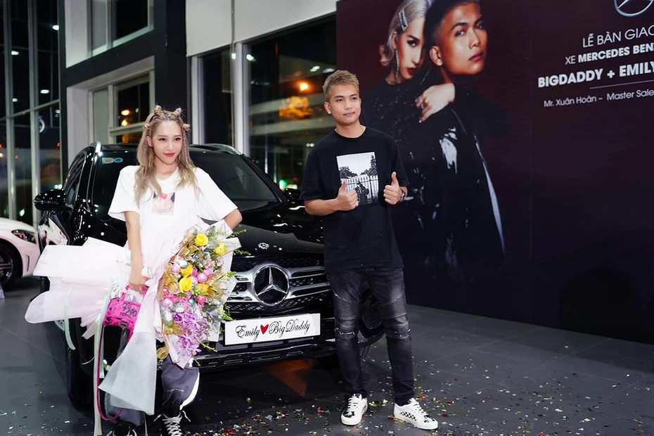 boc gia xe giam khao king of rap big daddy mua de gia dinh di du lich 2