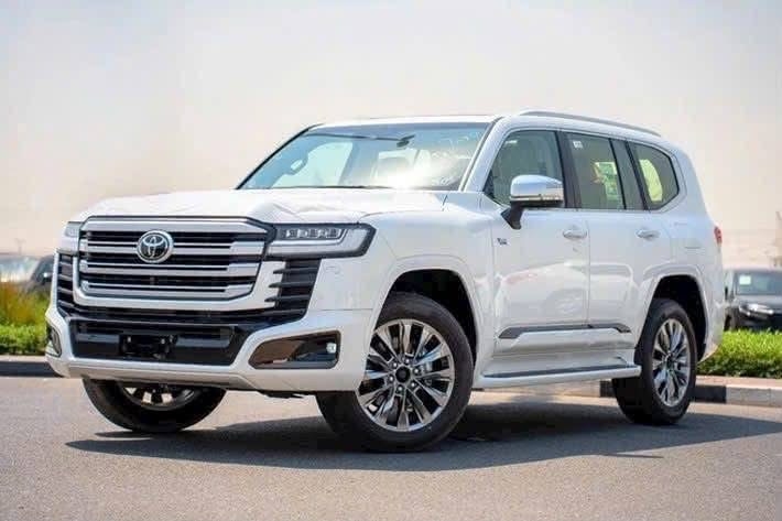 toyota land cruiser hybrid 1