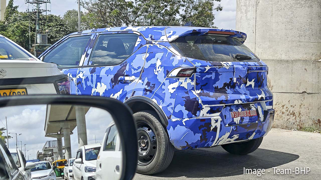 vinfast vf5 electric suv spied new 4
