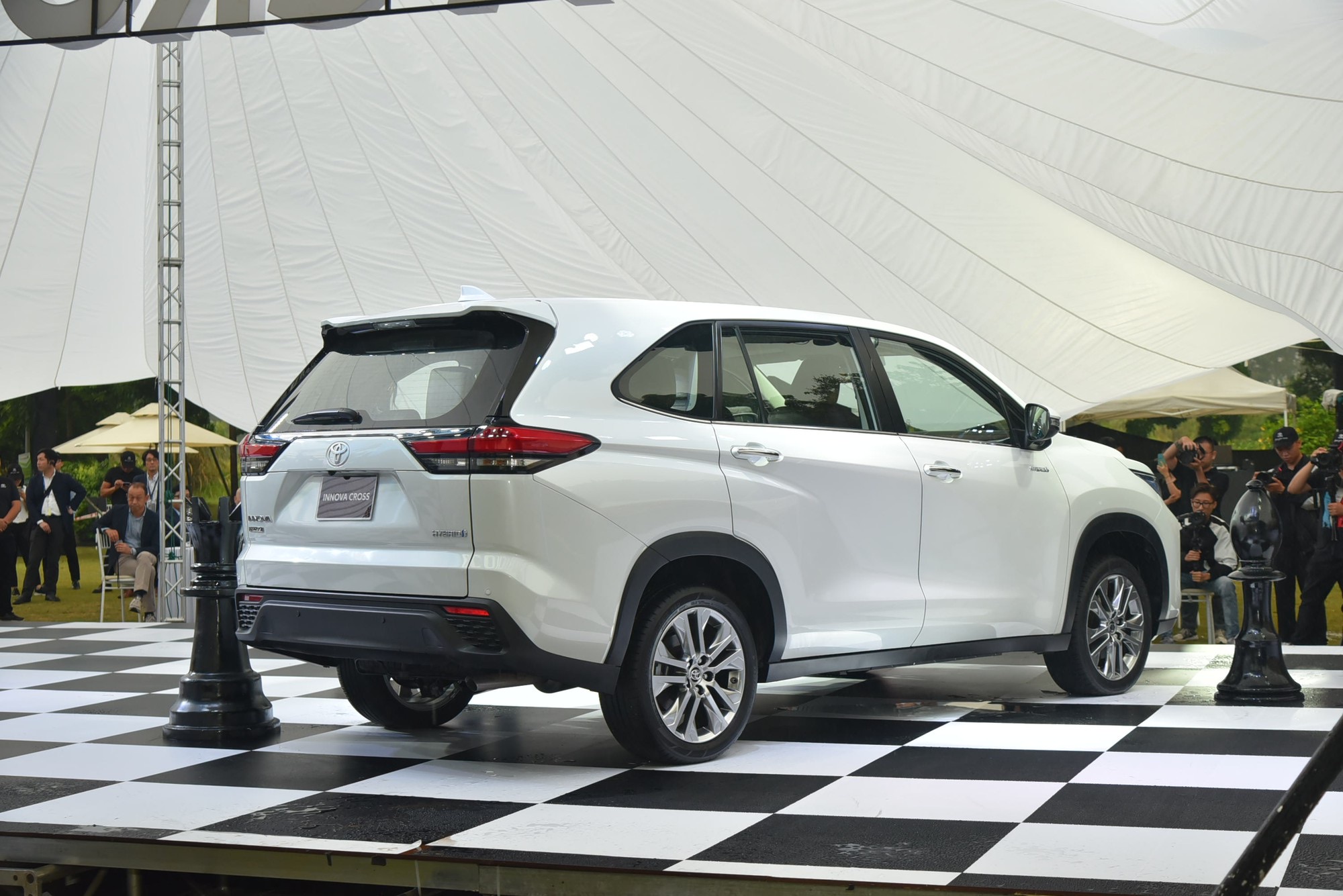 innova cross 1