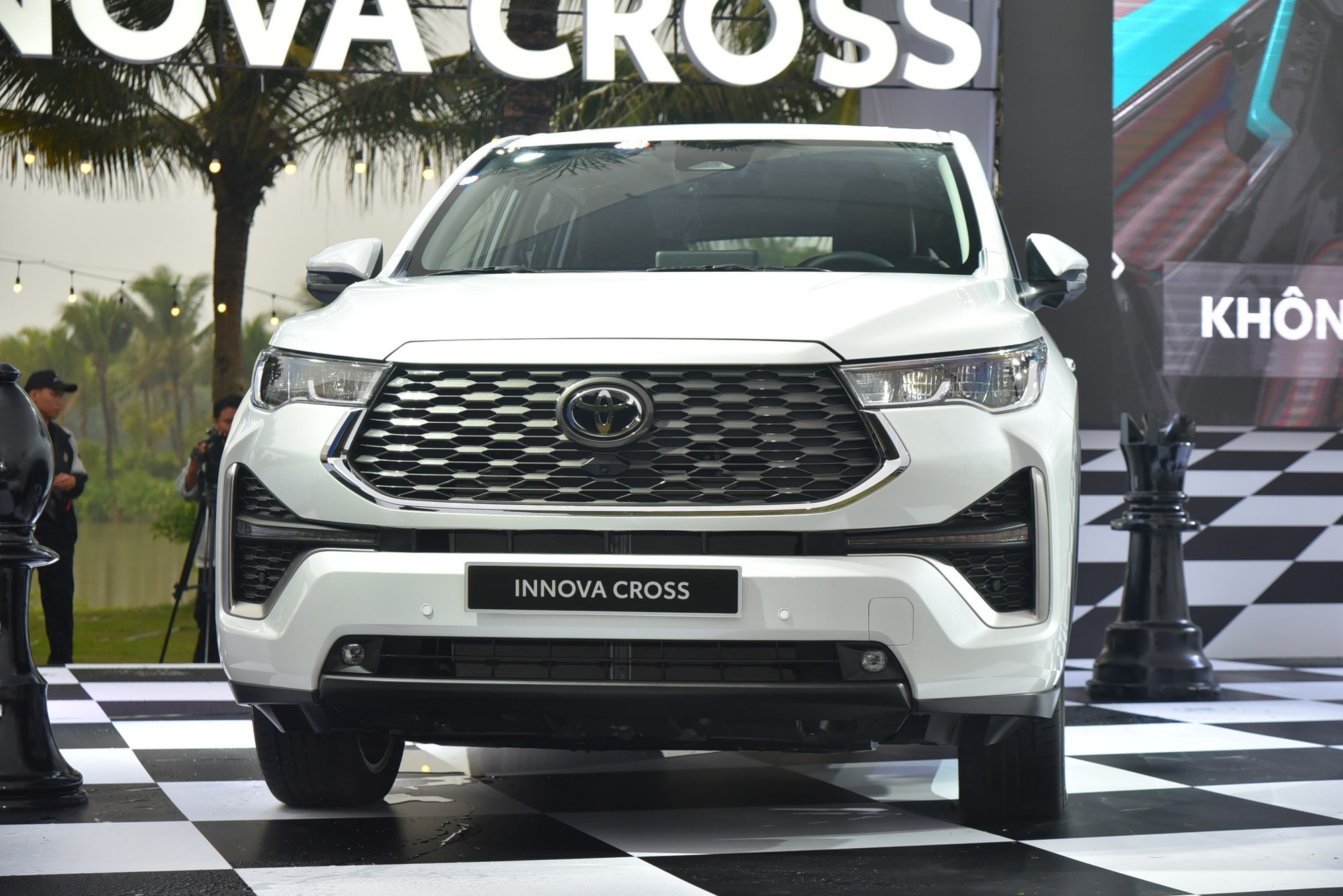 innova cross 2