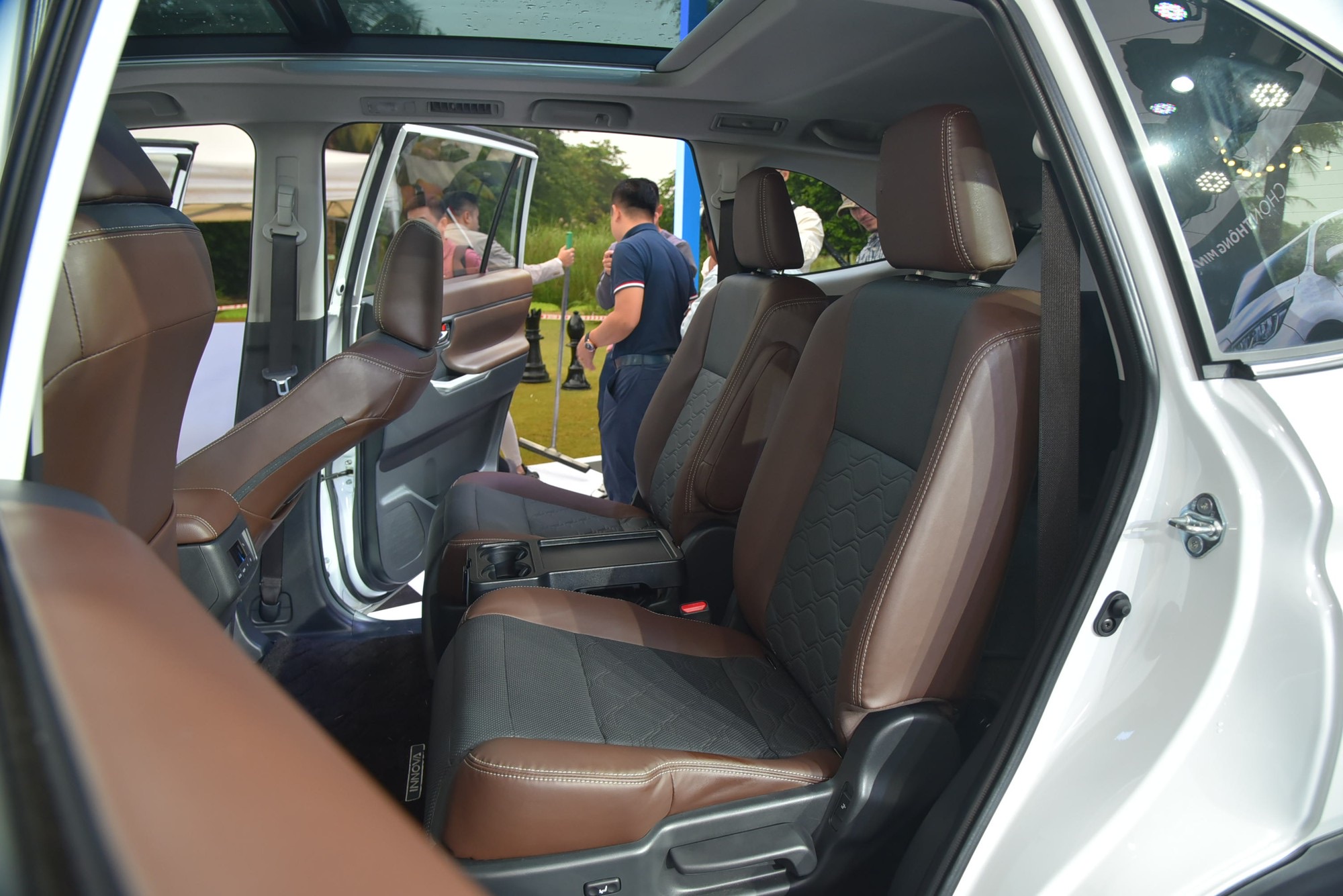 innova cross 4