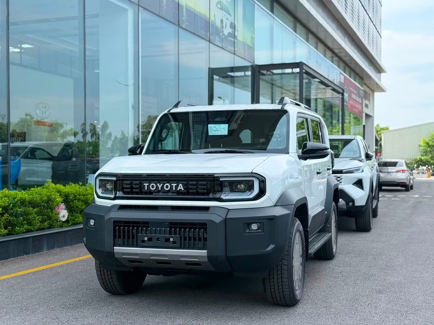 toyota land cruiser fj dai ly 14jpg
