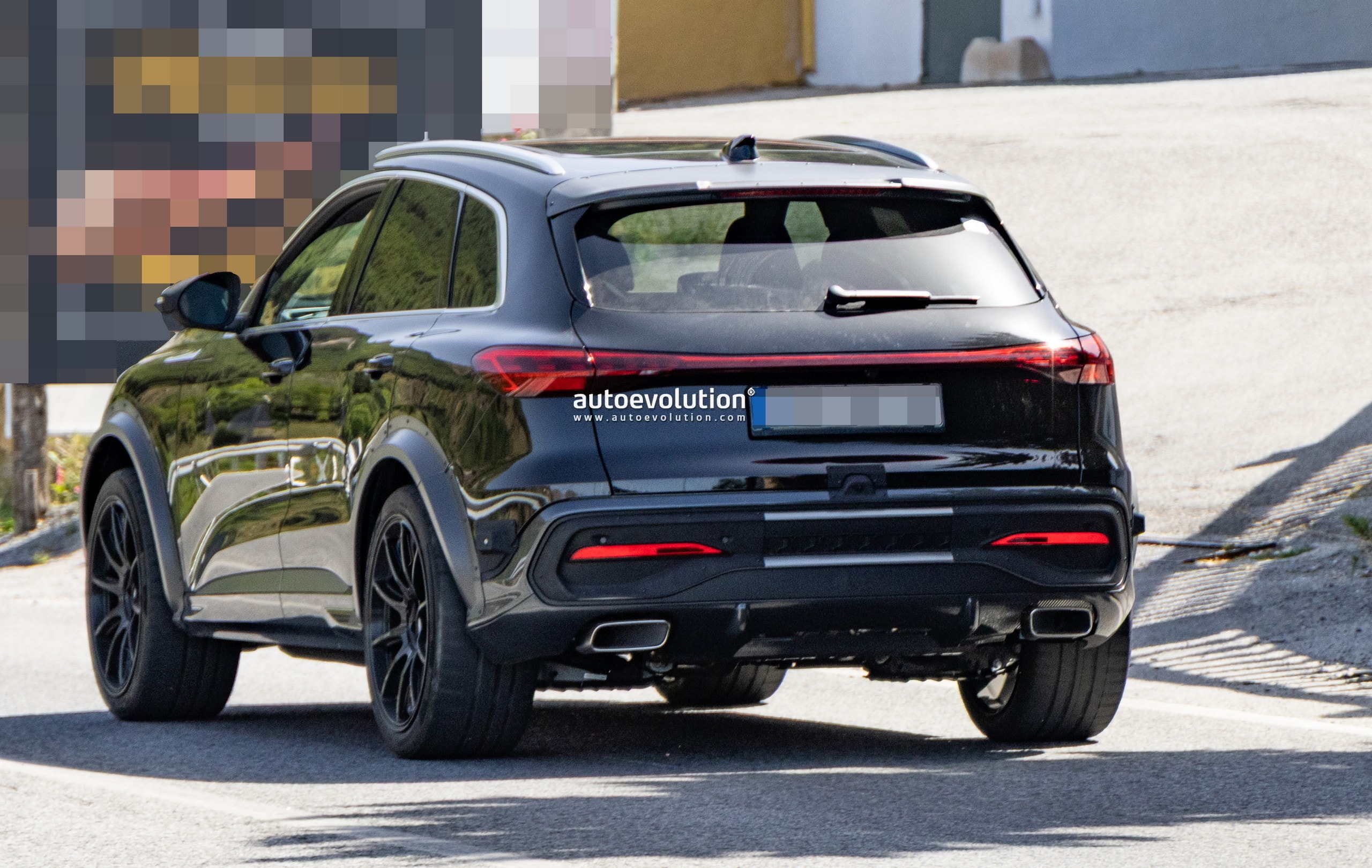 spy photos it looks like an audi q5 but it s actually a mule of project octan ice porsche macan10