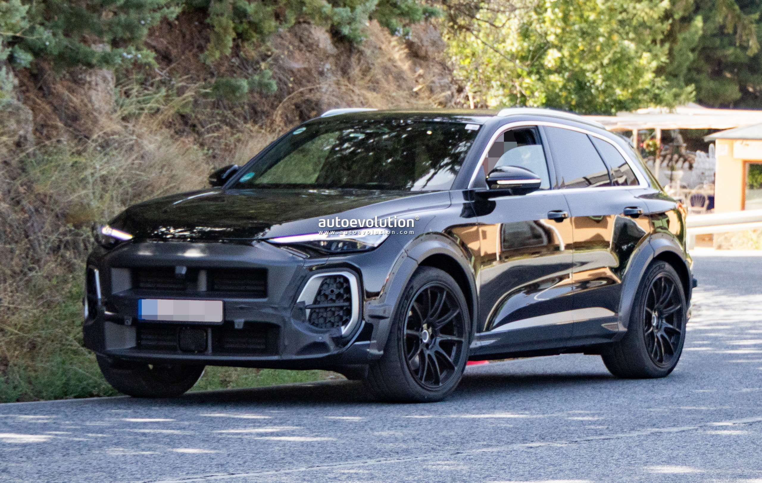 spy photos it looks like an audi q5 but it s actually a mule of project octan ice porsche macan4