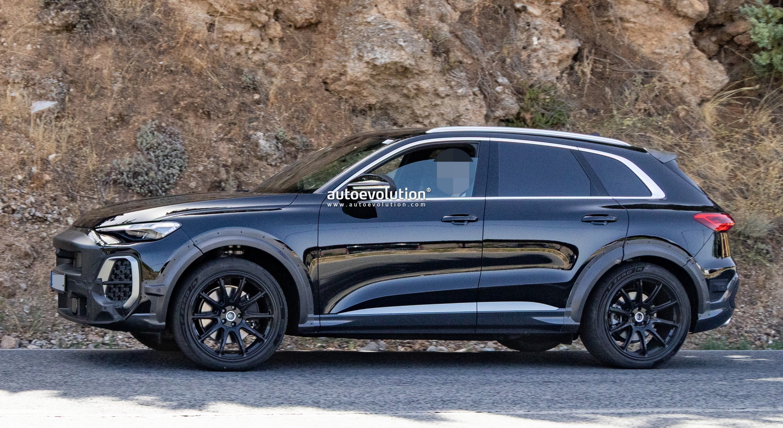 spy photos it looks like an audi q5 but it s actually a mule of project octan ice porsche macan5