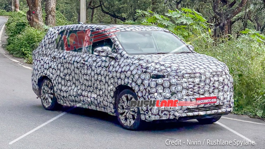 2027 toyota innova hycross facelift spied front new design rear 3 1787964827815 1787964828125377854616