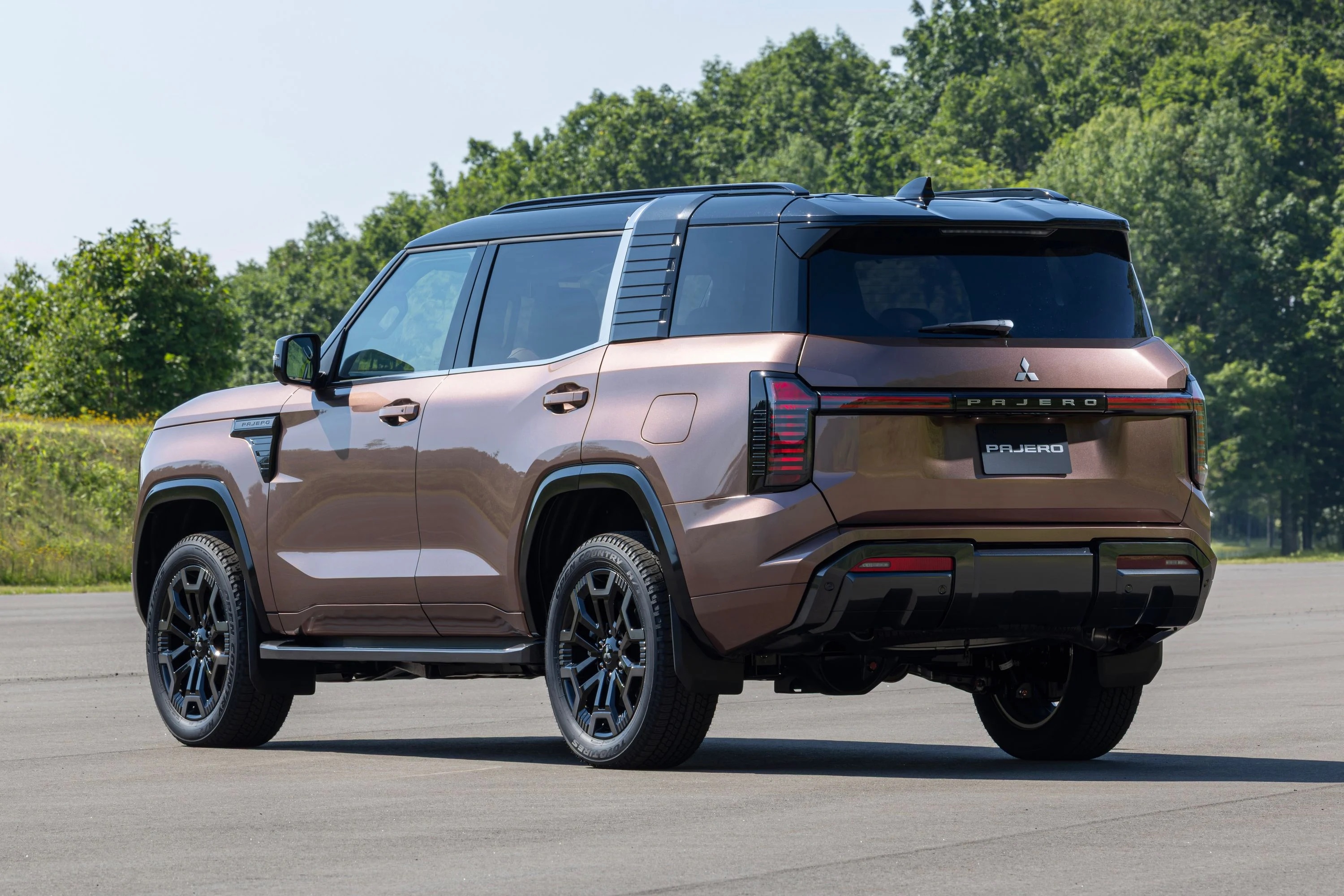 mitsubishi pajero 2027 ra mat 16