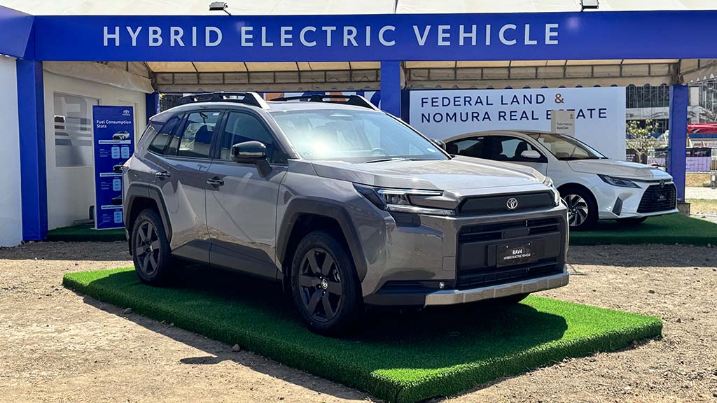2026toyotarav4hev00