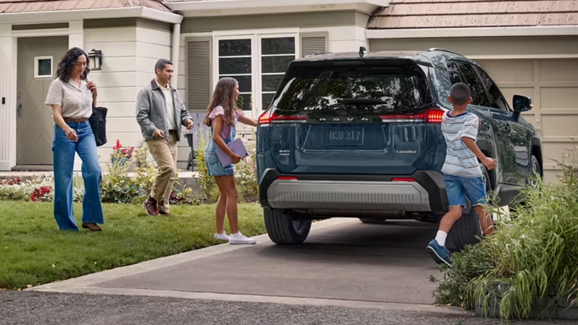 family getting into 2026 toyota rav4 hybrid