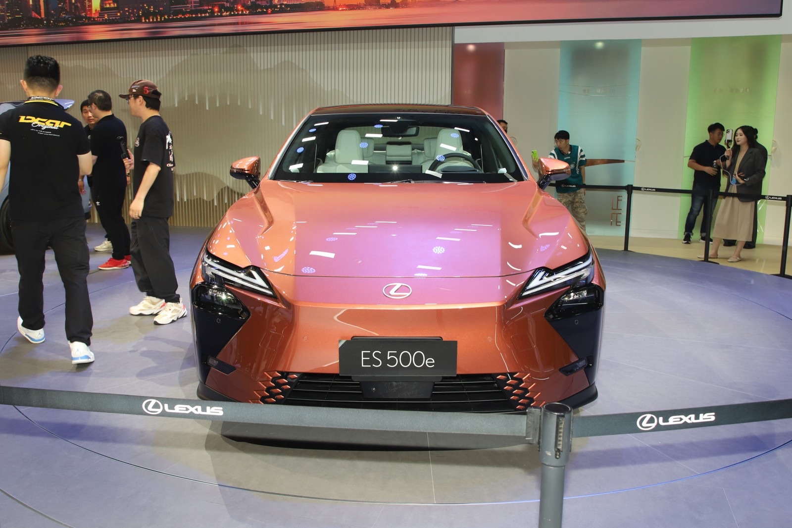 lexus es 1 1769472499009 17694724998371797424563