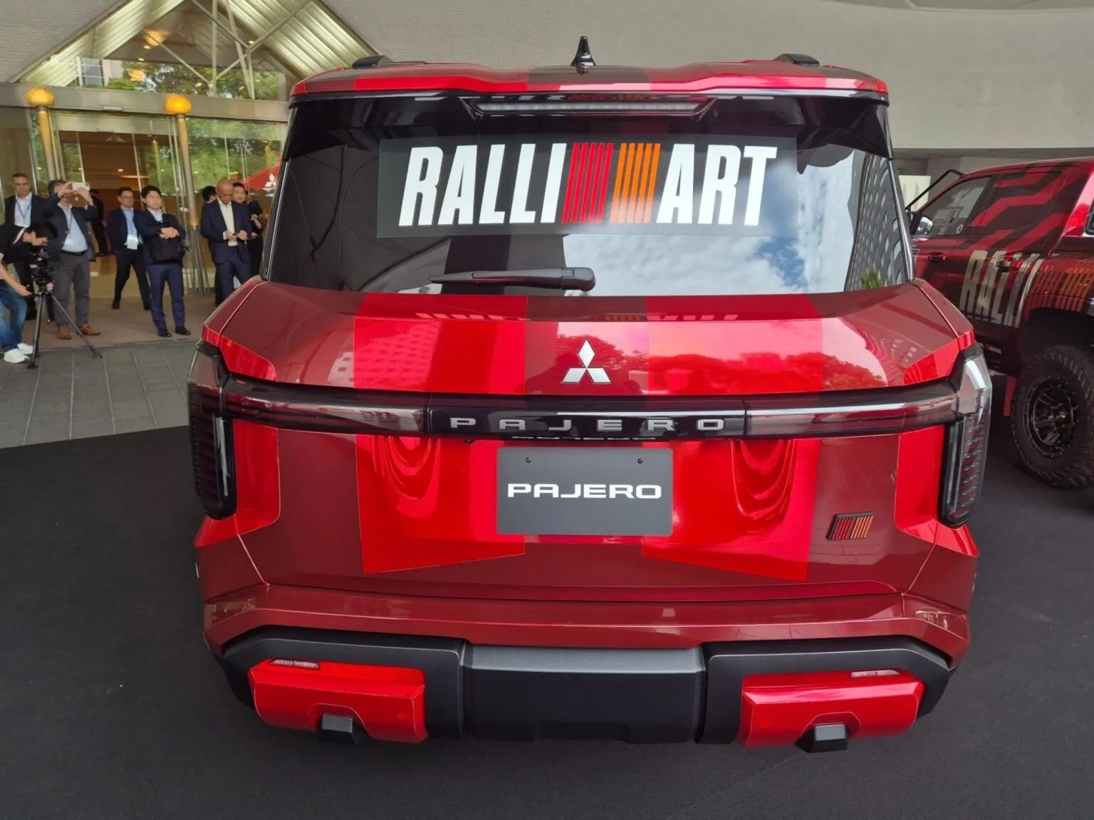 mitsubishi pajero rally offroad 3