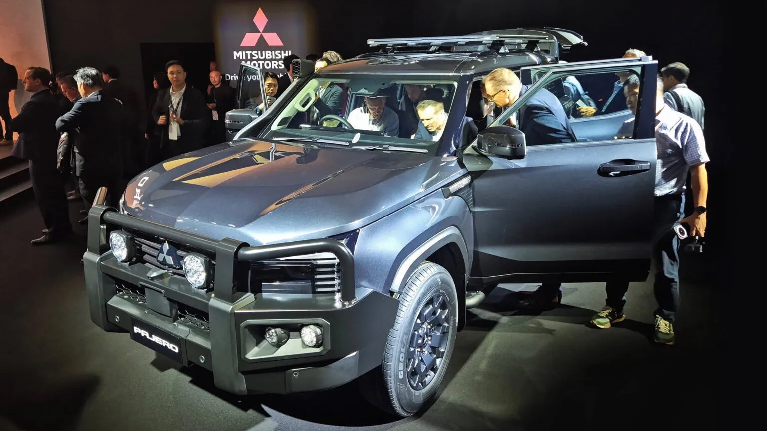 mitsubishi pajero rally offroad 9